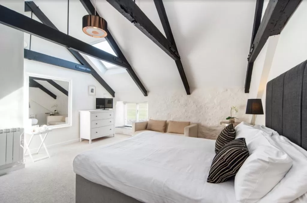 Bedroom, Bed in Cape Cornwall Club