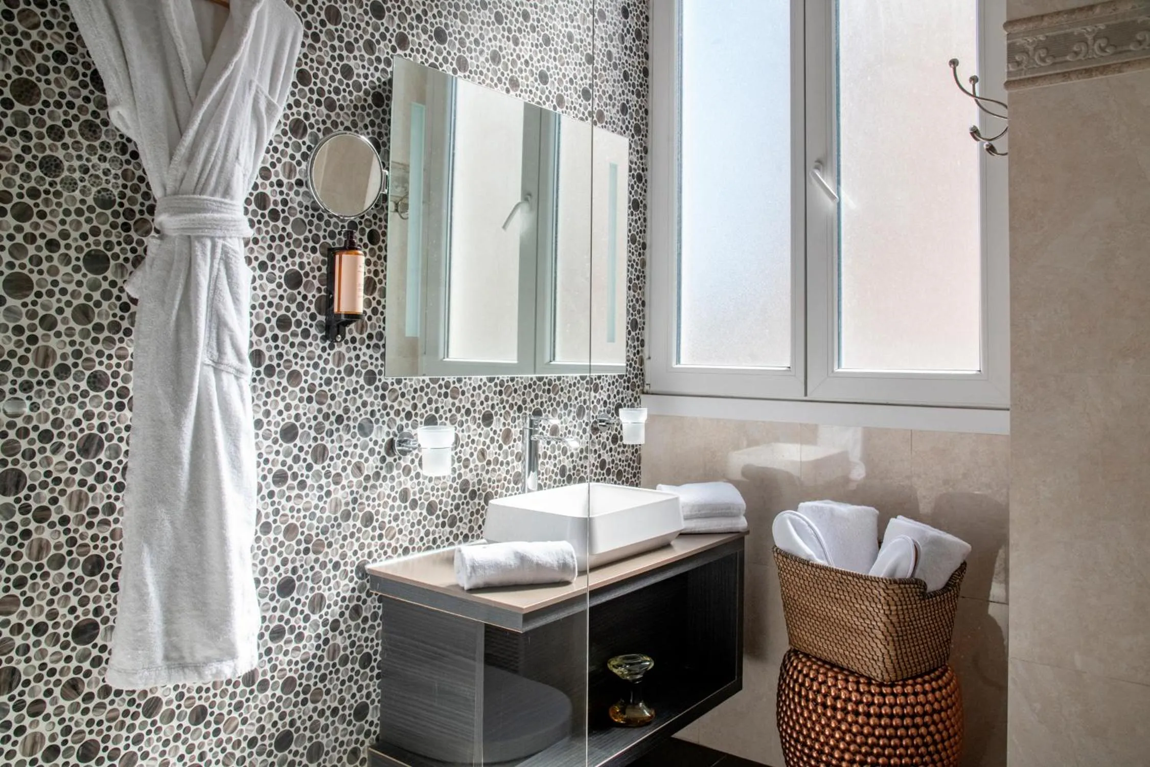 Property building in Best Western Plus Nice Cosy Hotel