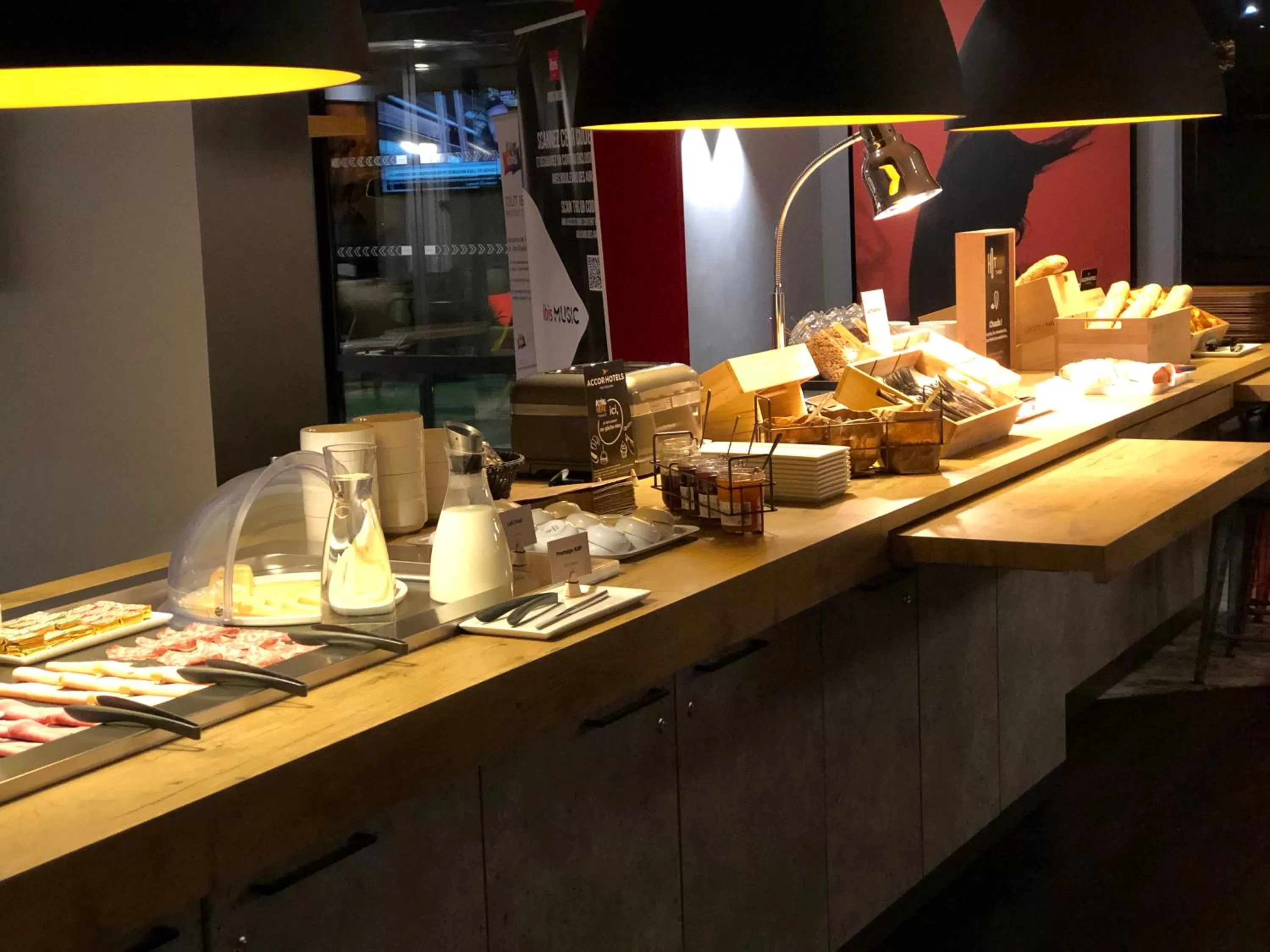 Coffee/tea facilities in ibis Melun