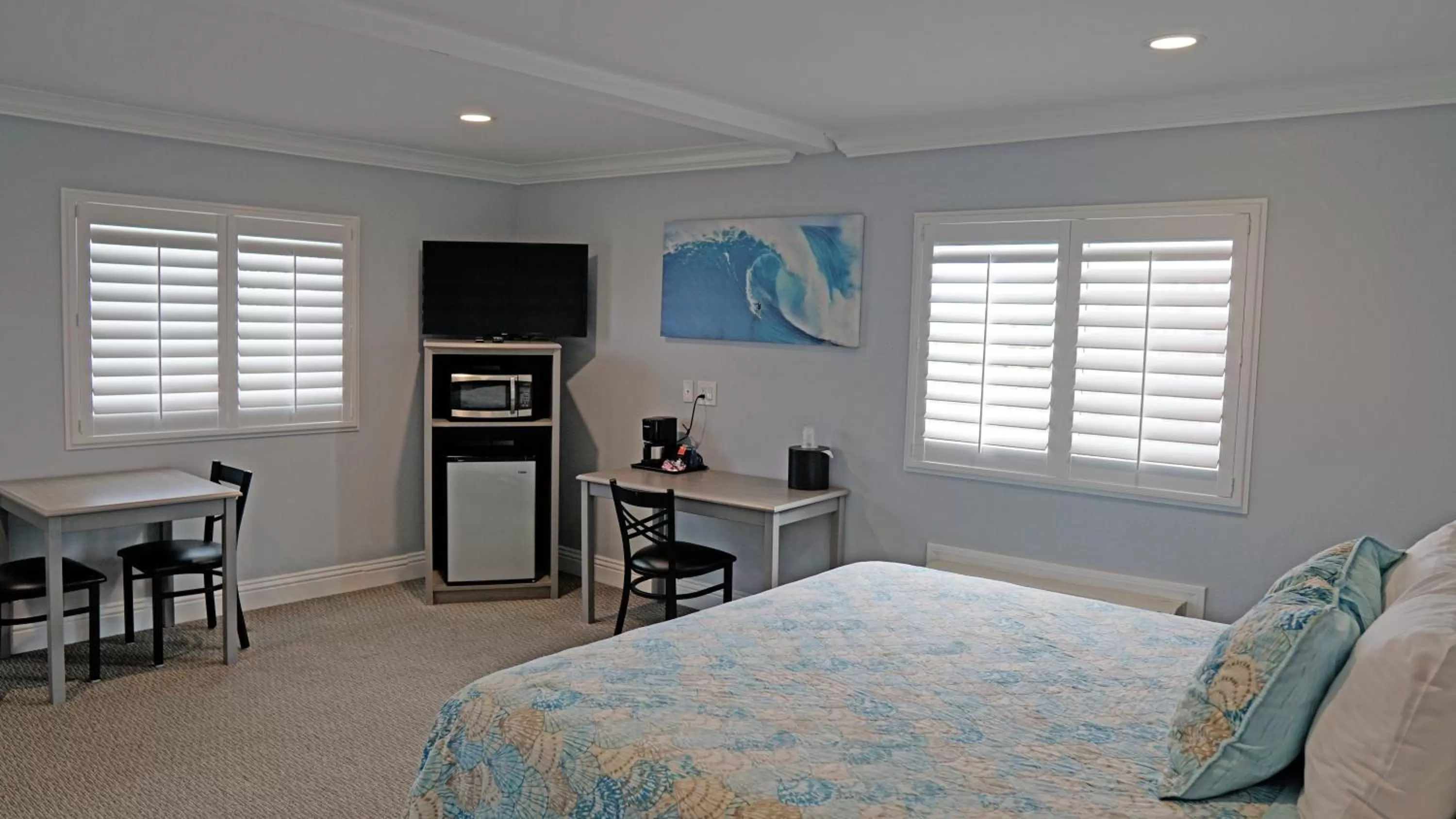 Bed in Surf City Inn