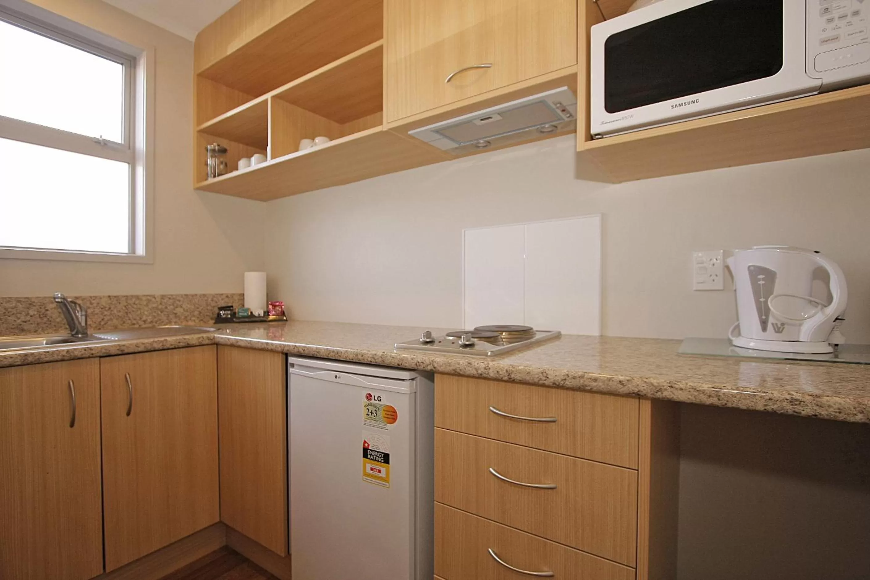 Kitchen or kitchenette in Big Five Motel