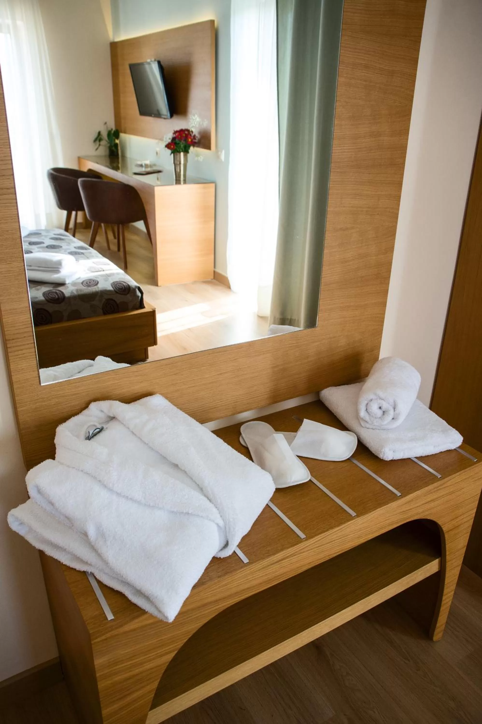 Photo of the whole room, Bed in Olympion