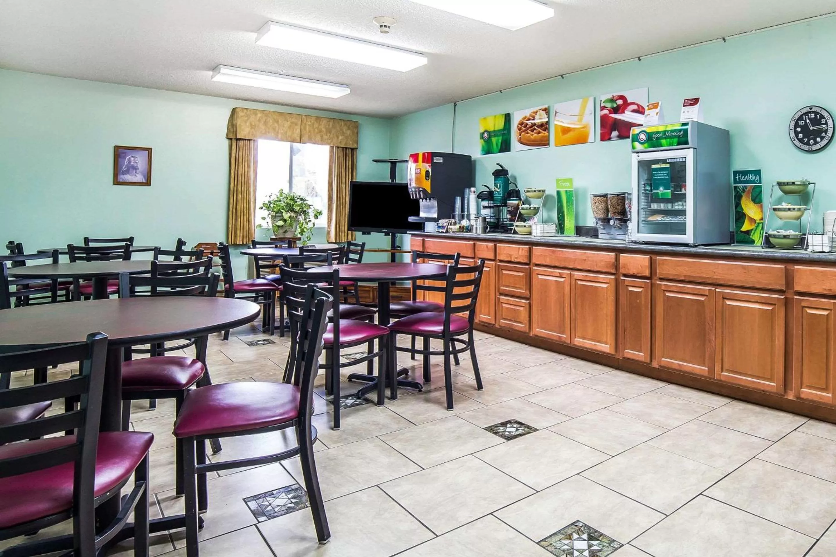 Restaurant/places to eat in FairBridge Inn & Suites Sunnyside