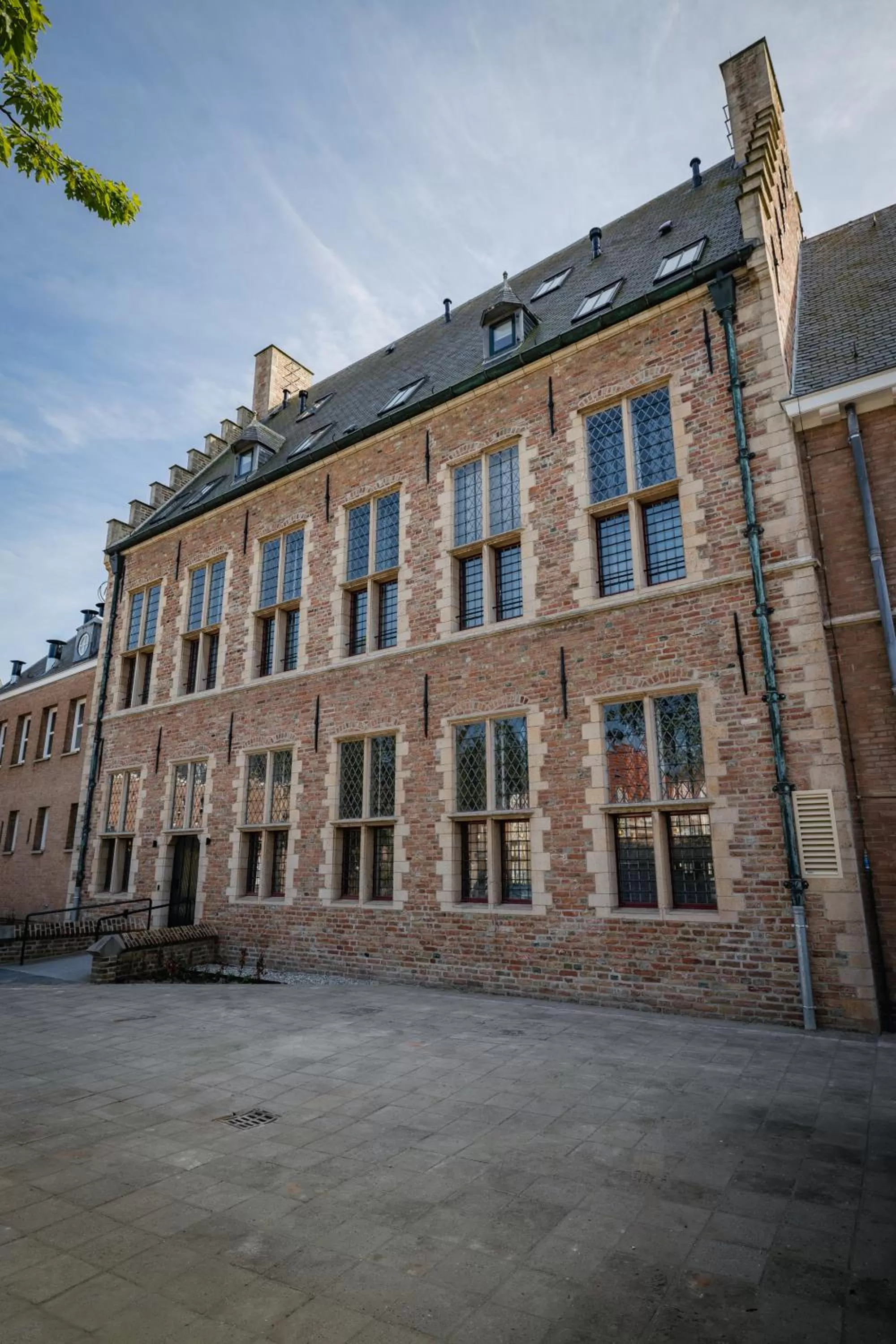 Property Building in Hotel St Joris I Kloeg Collection