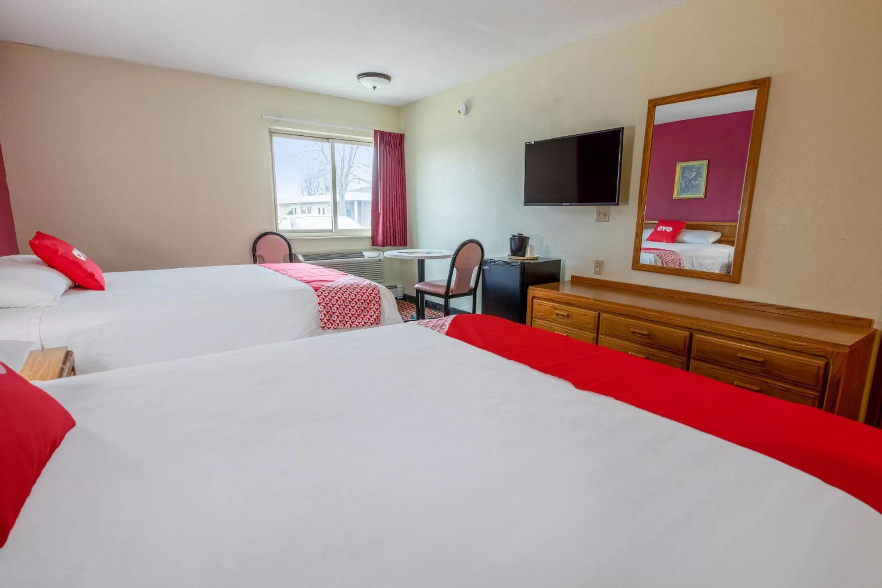 Bedroom in OYO Hotel Chesaning Route 52 & Hwy 57