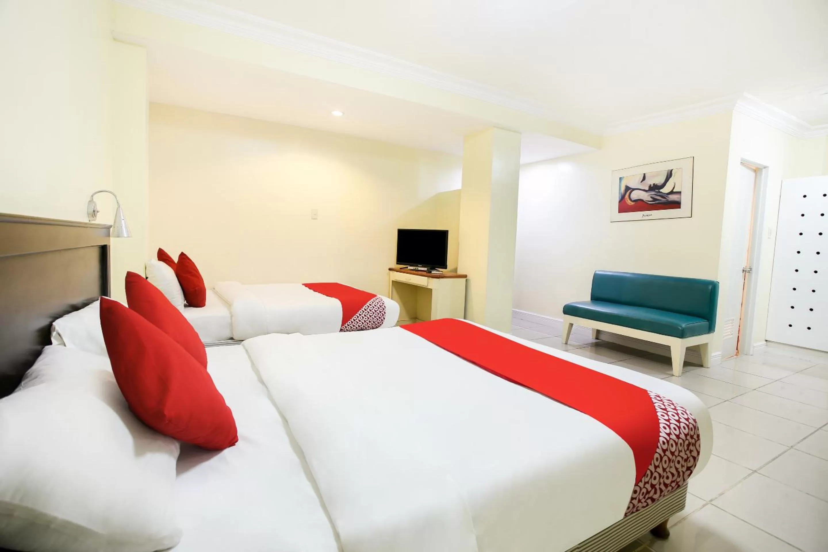 Photo of the whole room, Bed in Hotel Euroasia By BLUEBOOKERS