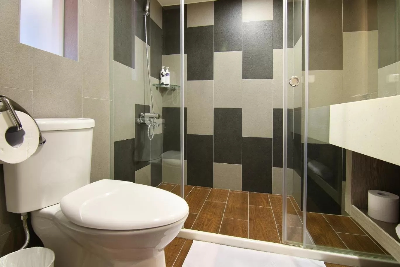 Shower in Papersun Hotel