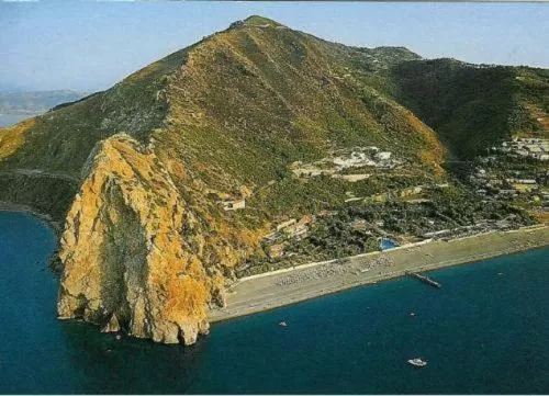 Mountain View in Mare Blu