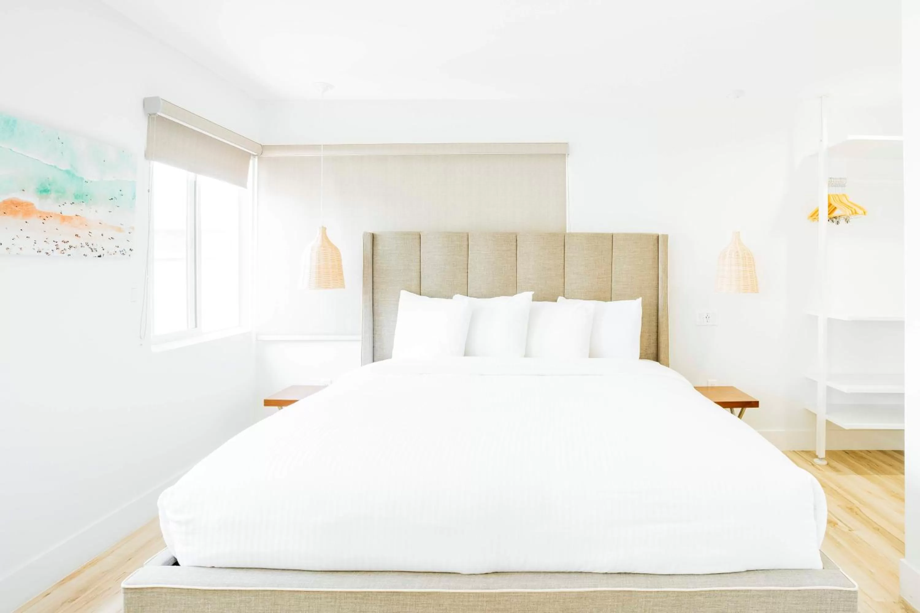 Bed in The Belmont Shore Inn