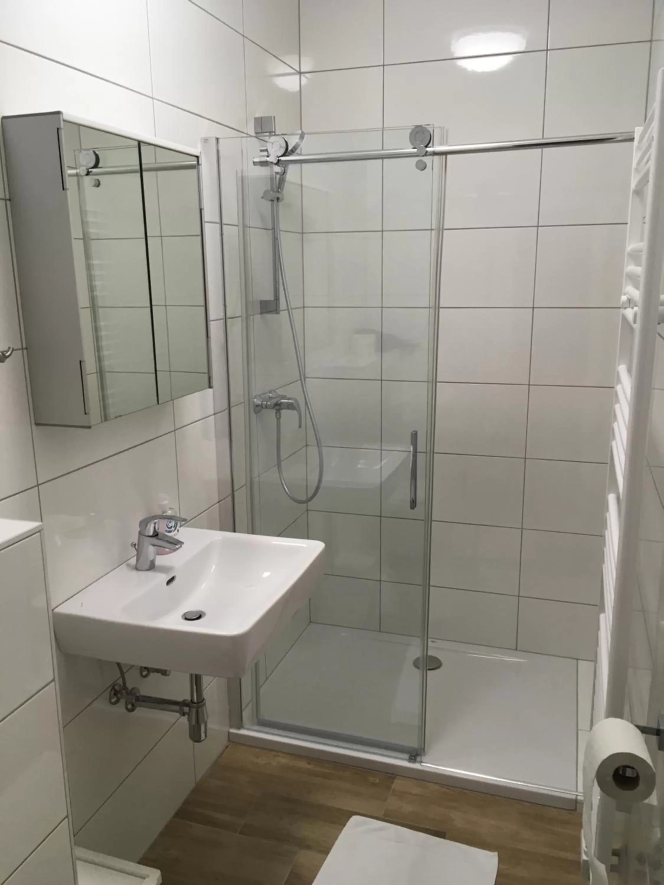 Shower in AJO Apartments - Messe City Flat - Self-Check-in