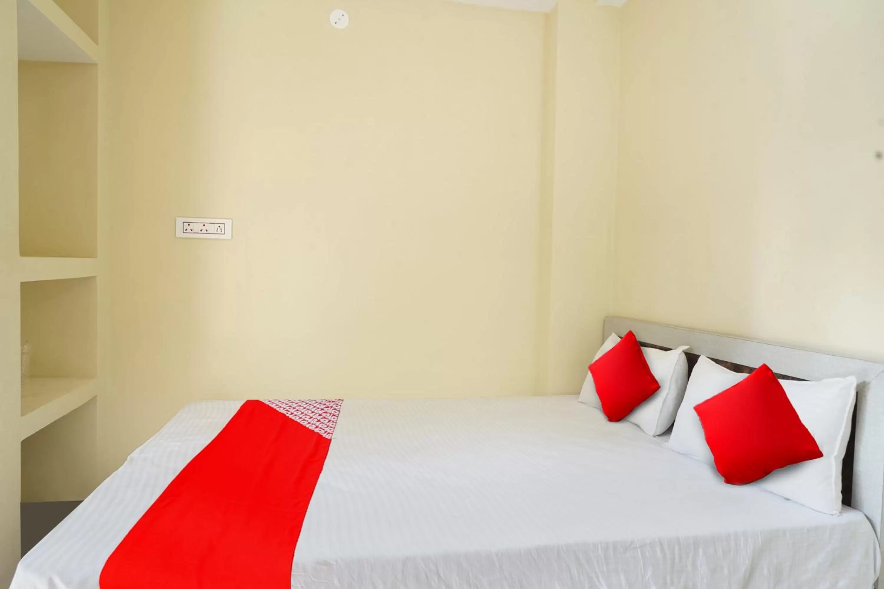 Bedroom, Bed in OYO Flagship Hotel Kashyap Inn