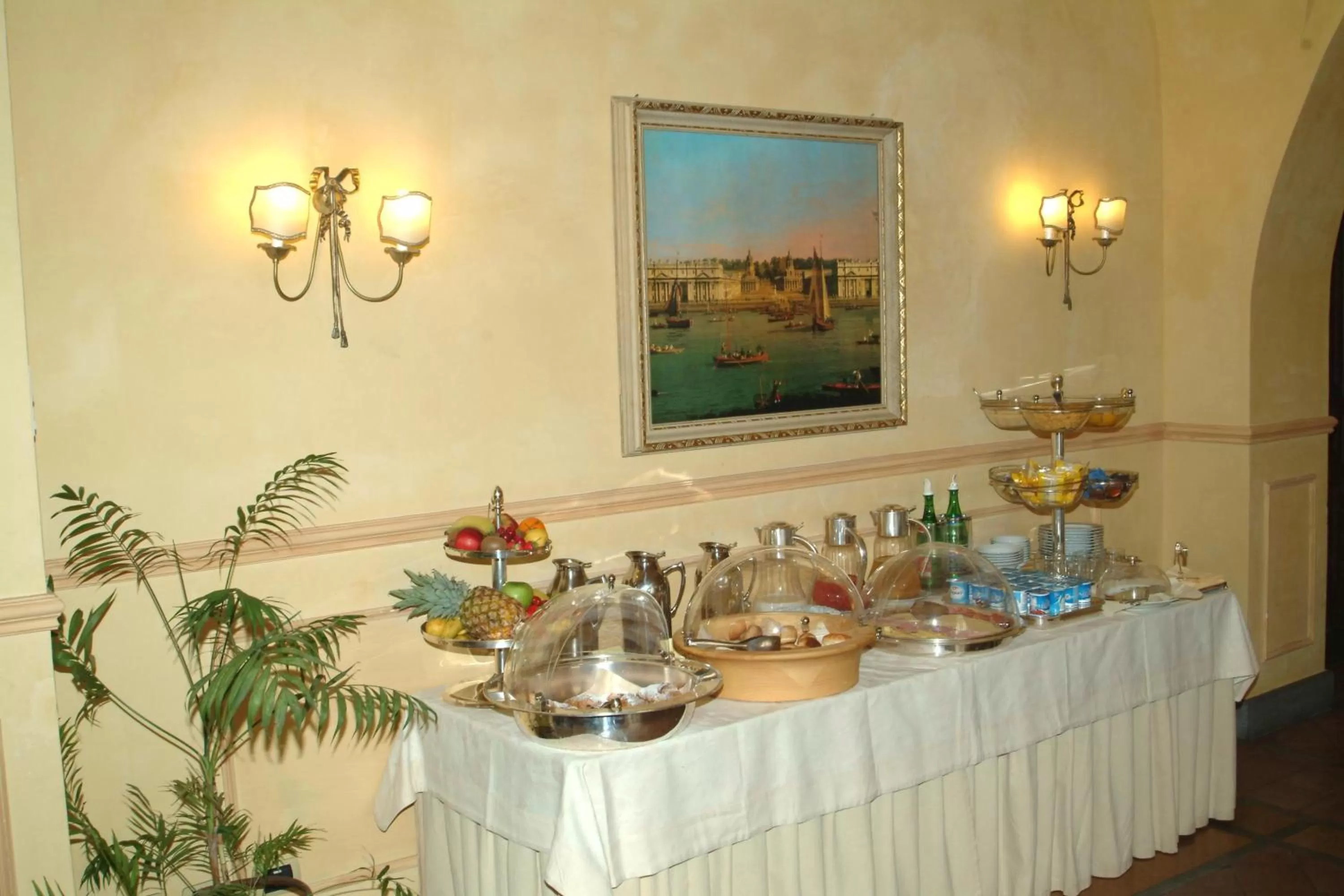 Restaurant/places to eat in Hotel La Ville