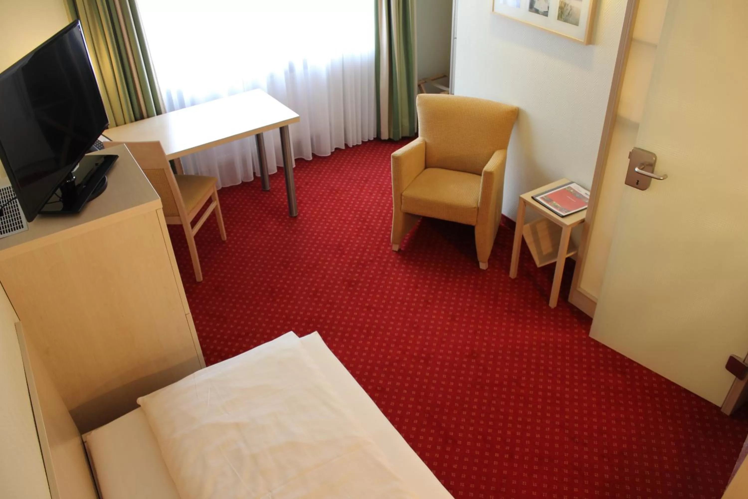 Photo of the whole room, Bed in Hotel Schiller