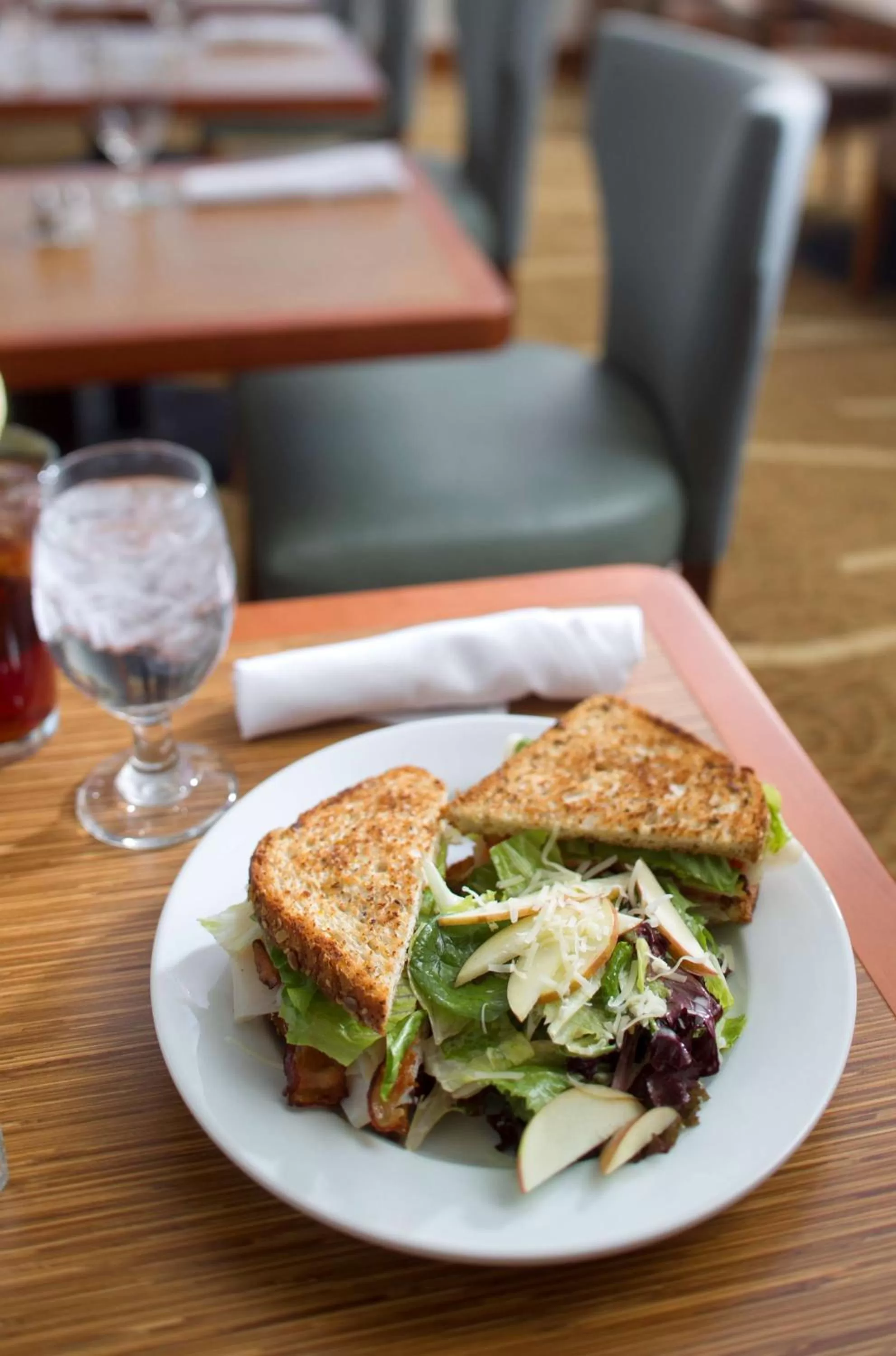 Restaurant/places to eat in Hilton Garden Inn Cedar Falls Conference Center