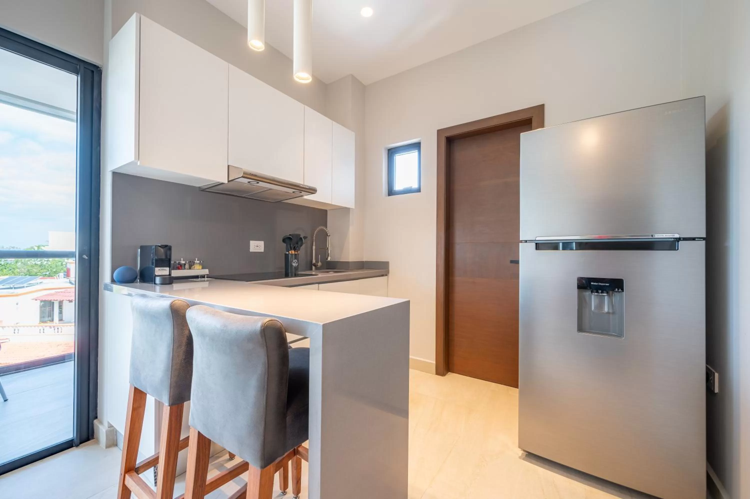 Kitchen or kitchenette in Kippal - Modern Oasis - ApartHotel