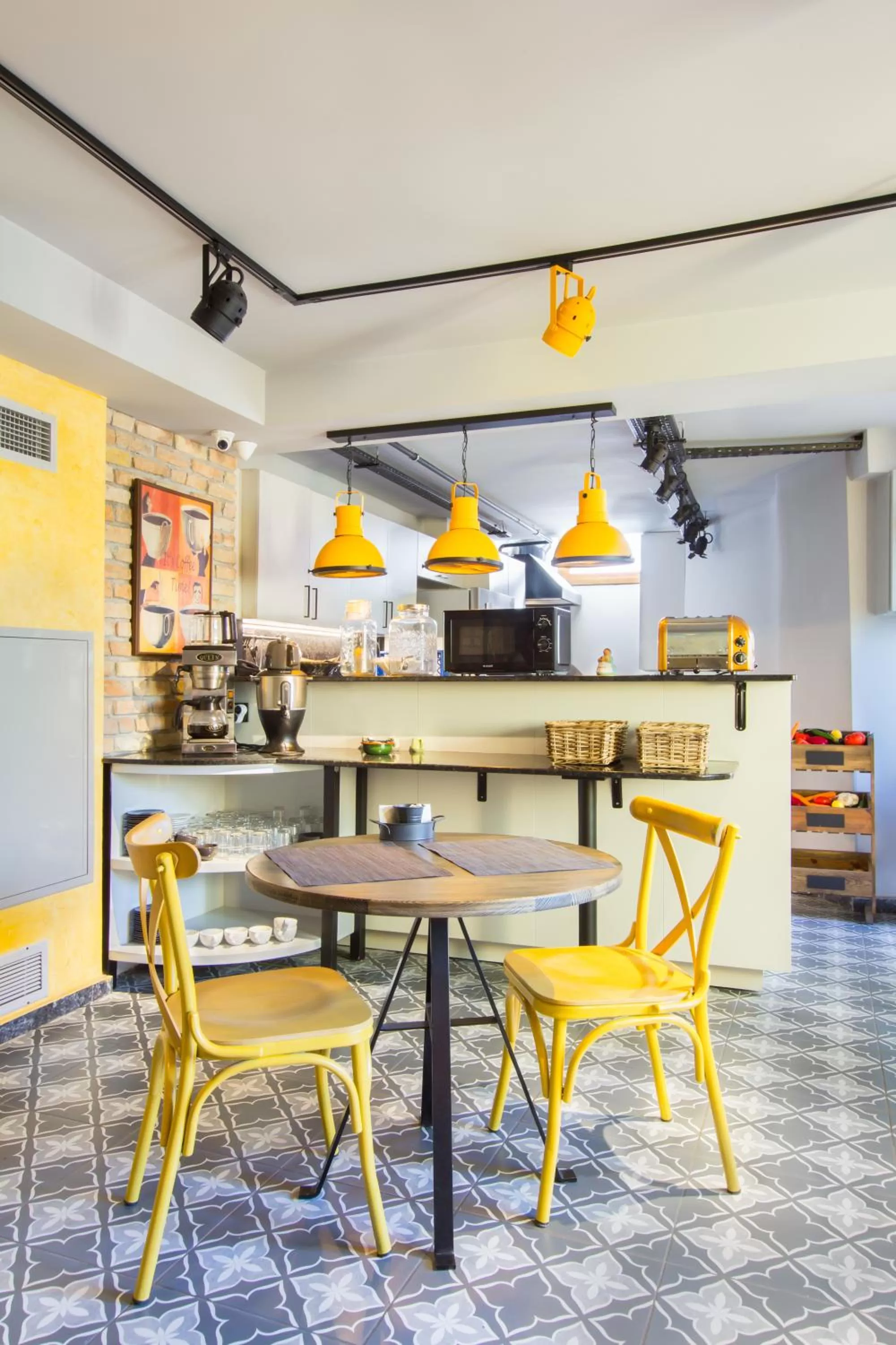 Restaurant/places to eat in Hotel Poem