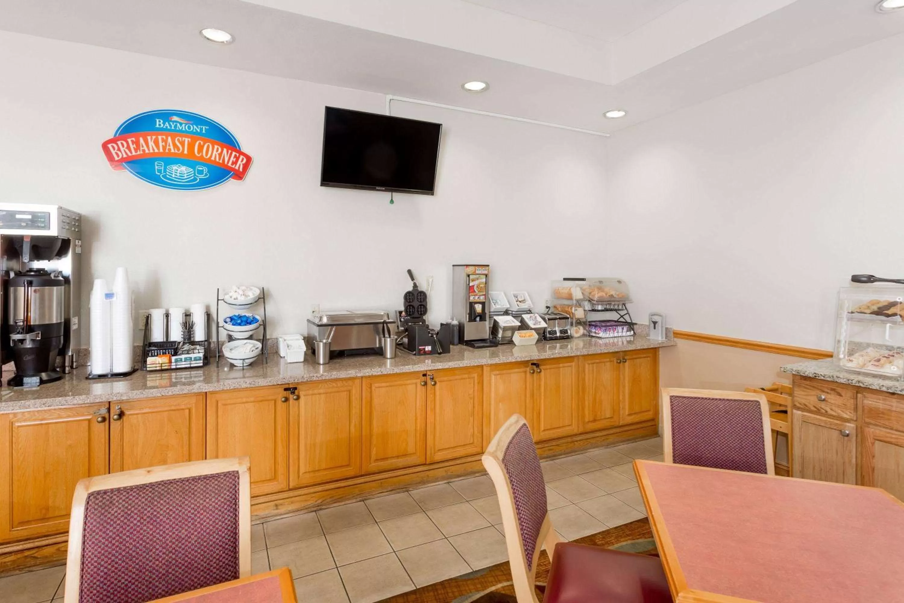 Restaurant/places to eat in Baymont by Wyndham Fort Myers Airport