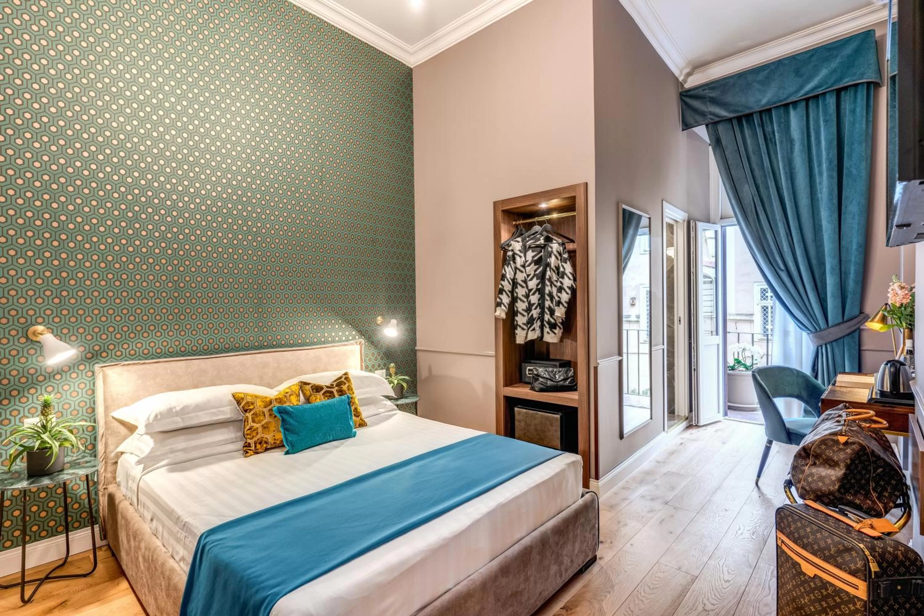 Bed in Tree Charme Parliament Boutique Hotel