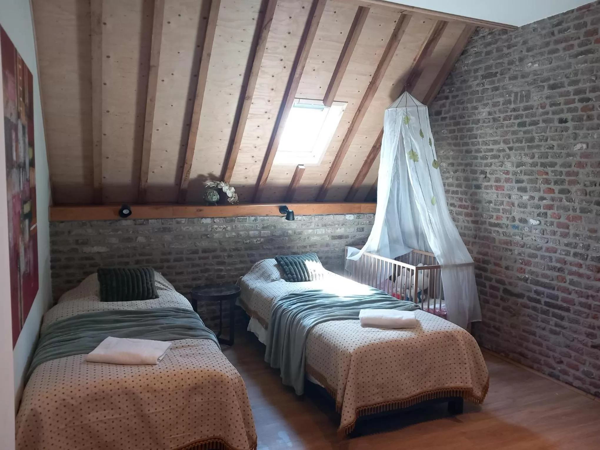 Bed in Meschermolen, overnachten in de schuur