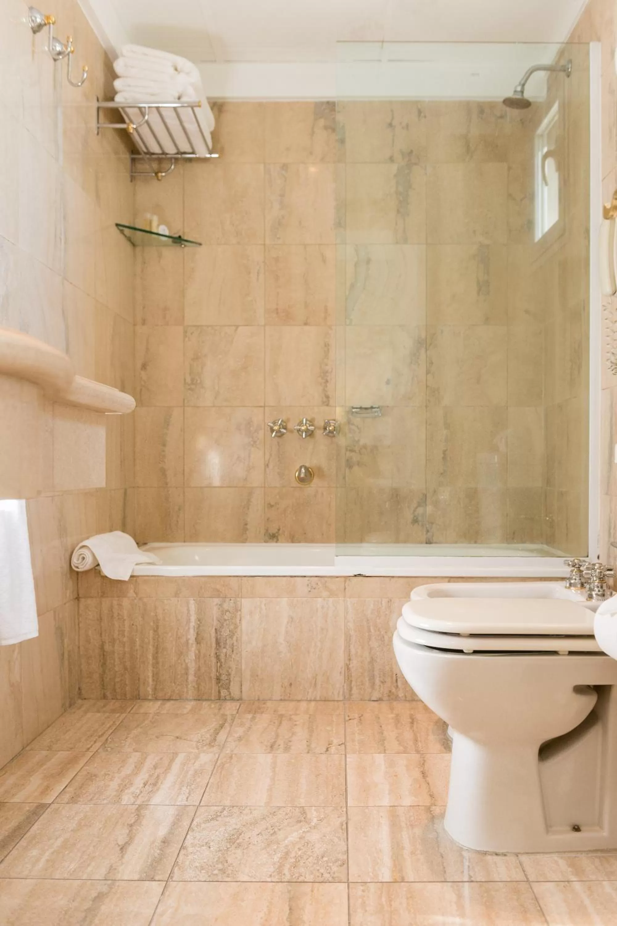 Shower in Loi Suites Recoleta Hotel