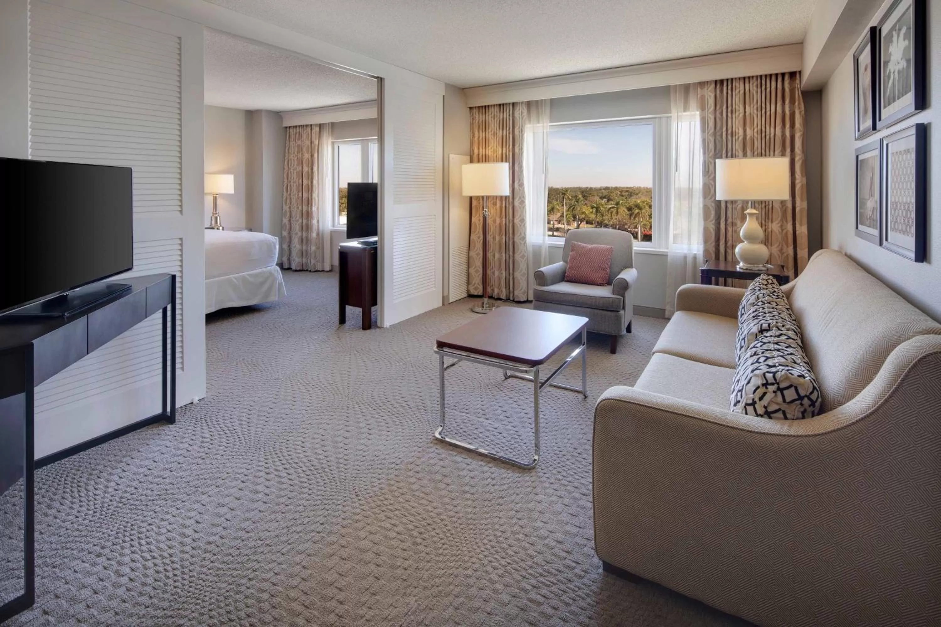 Living room in Sheraton Suites Fort Lauderdale West