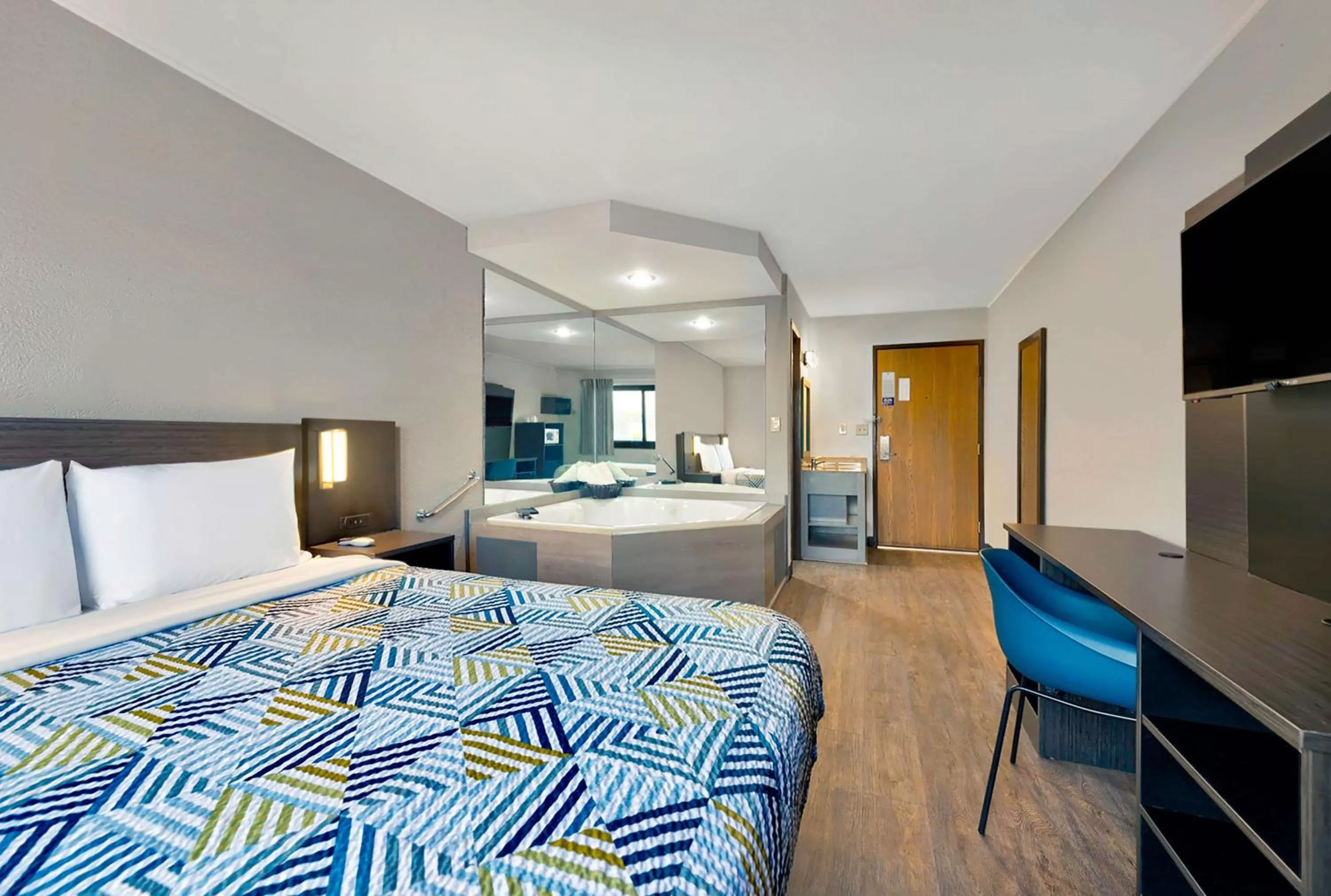 Bedroom, Bed in Motel 6-Cedar Rapids, IA - Airport