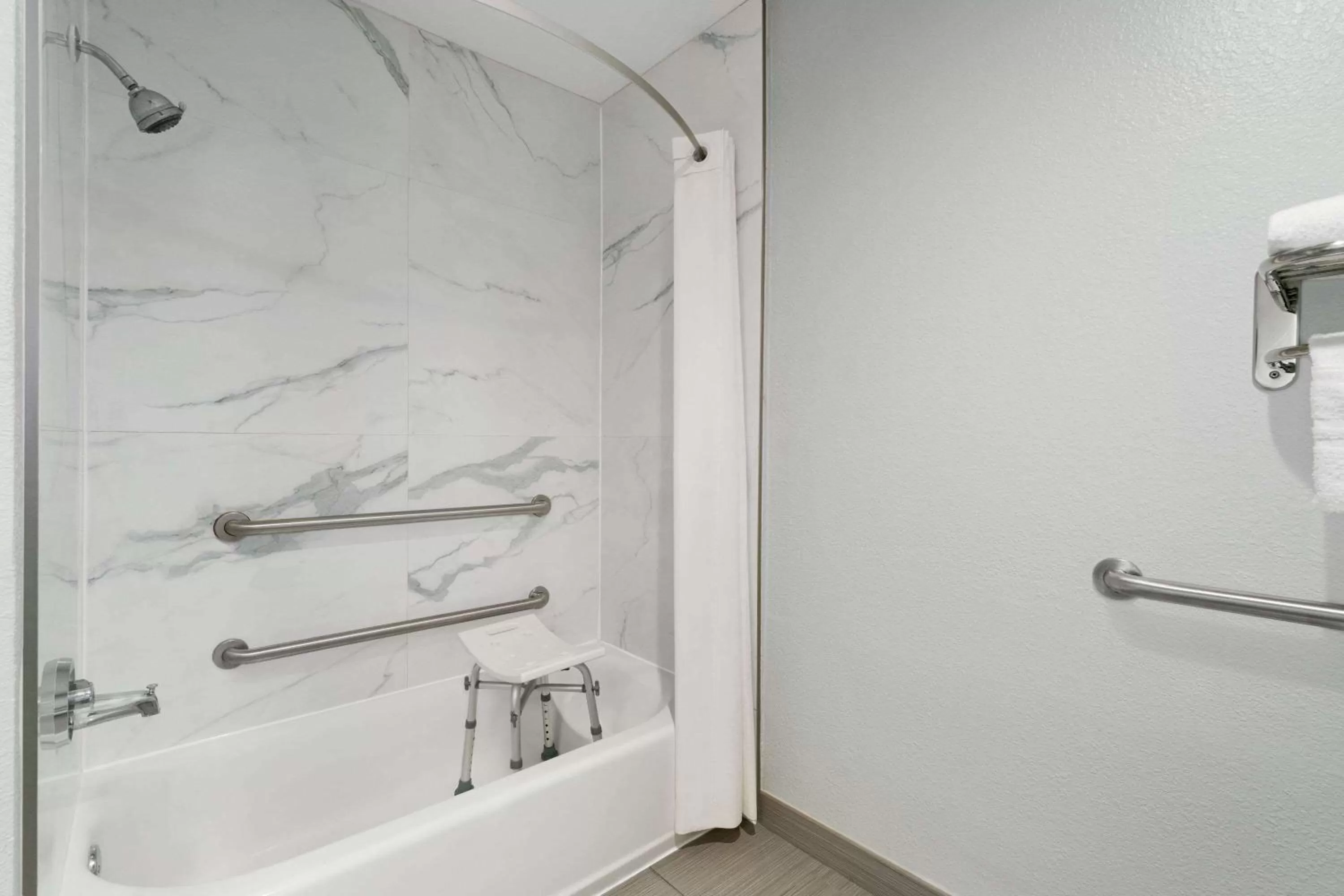 Bathroom in Super 8 by Wyndham Houston/Dtwn/I-610