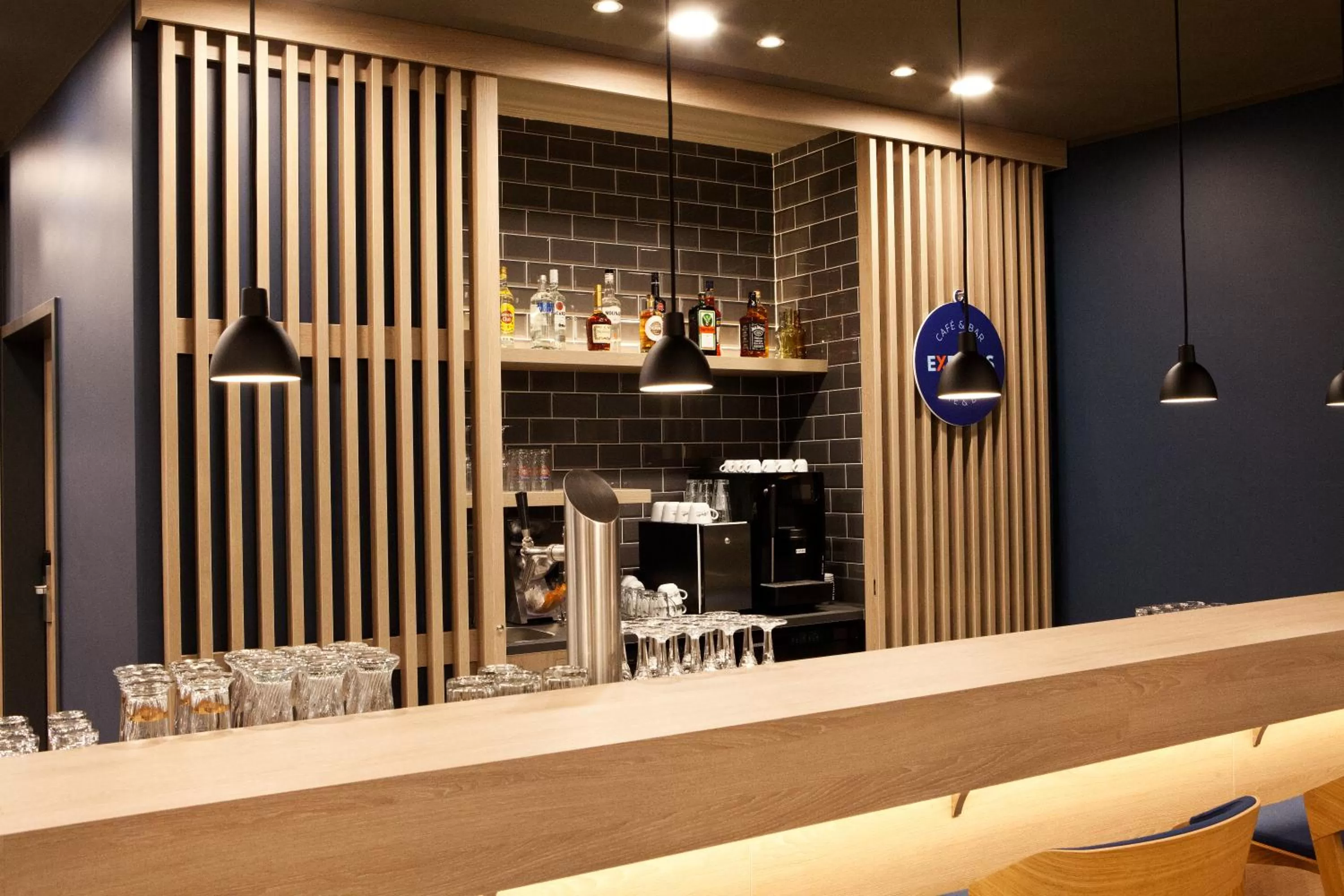 Lounge or bar in Holiday Inn Express - Offenburg by IHG