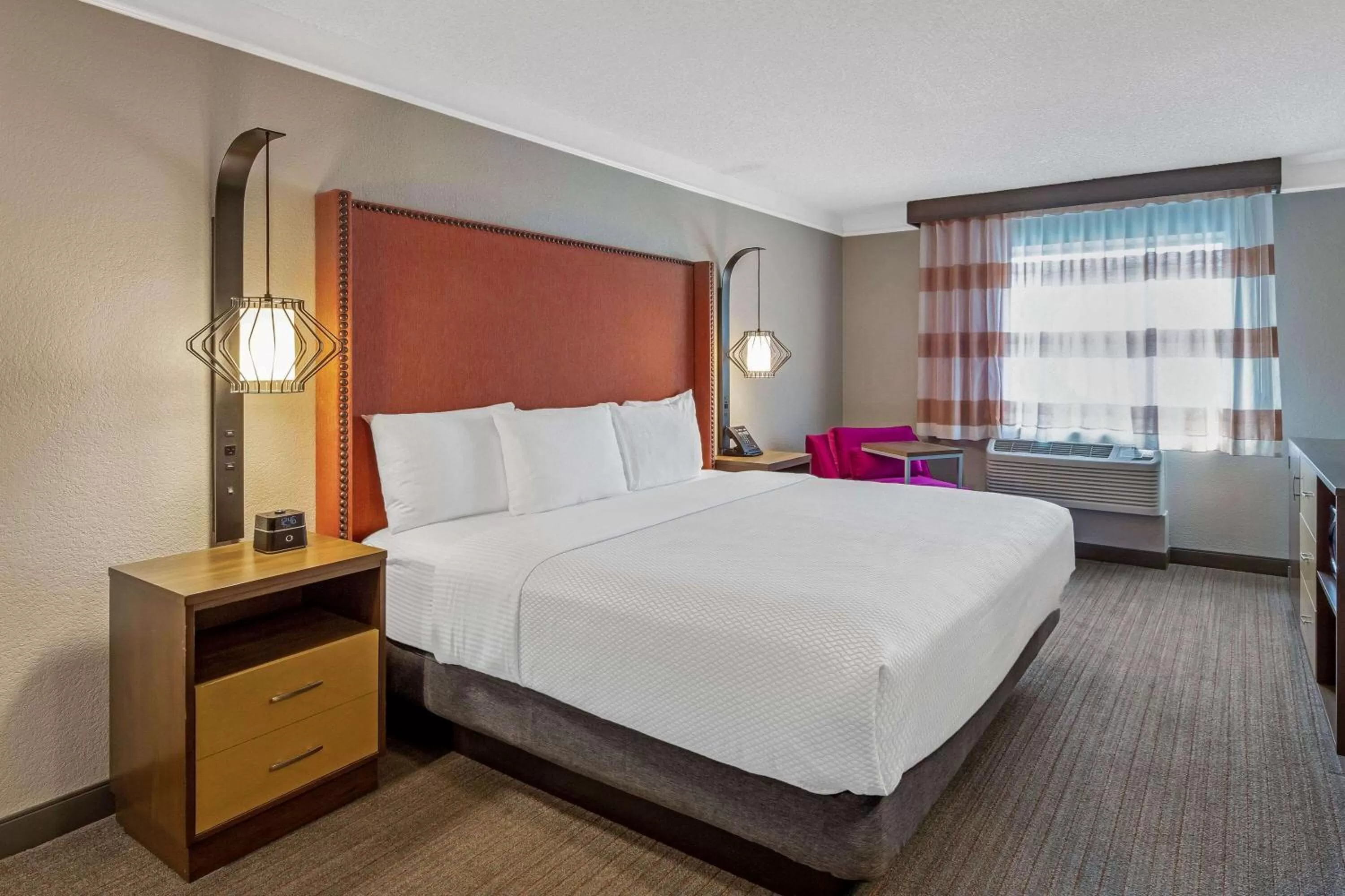Photo of the whole room, Bed in La Quinta by Wyndham San Francisco Airport North - Free Airport Shuttle