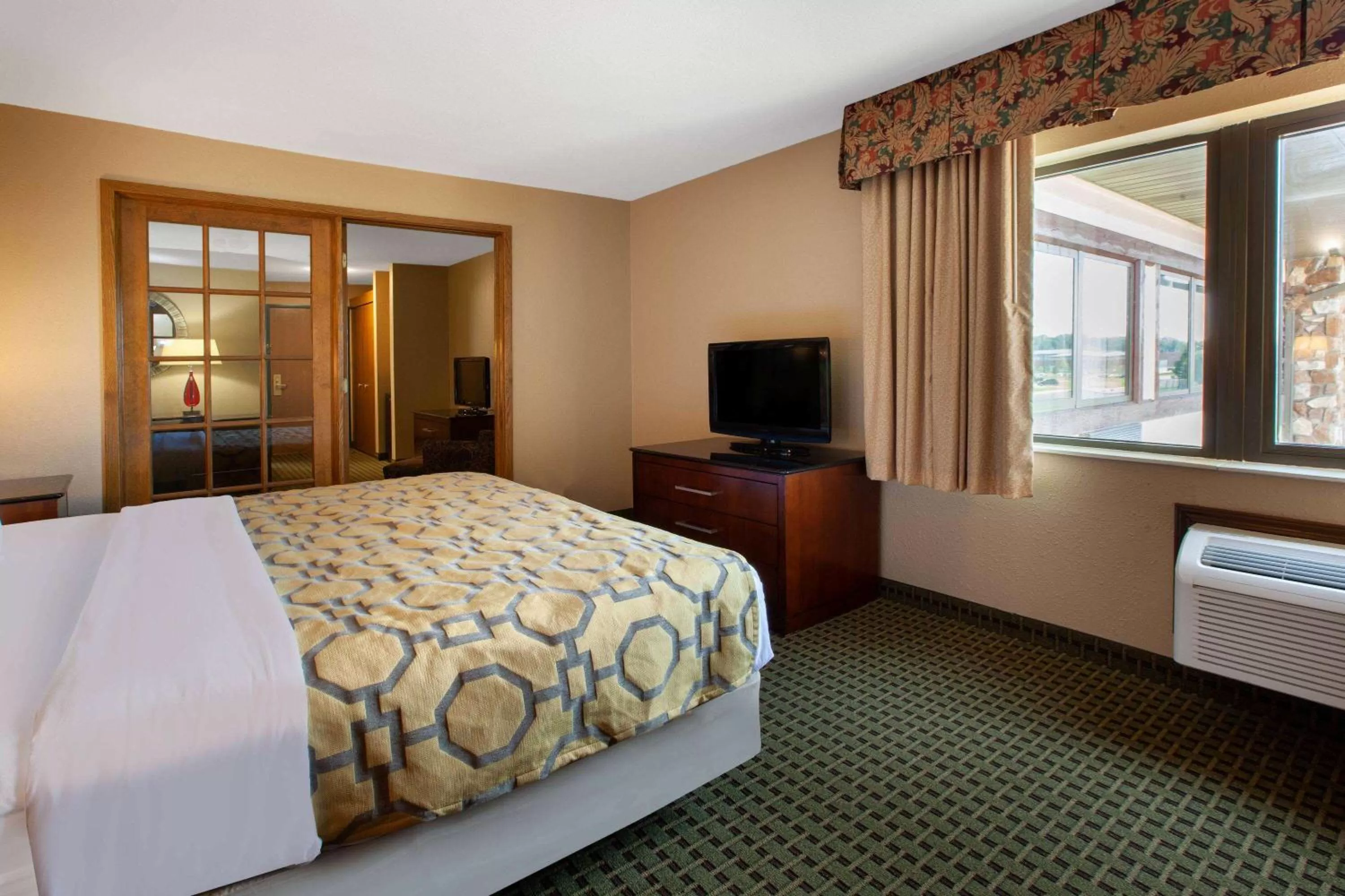 Photo of the whole room, Bed in Baymont by Wyndham Franklin