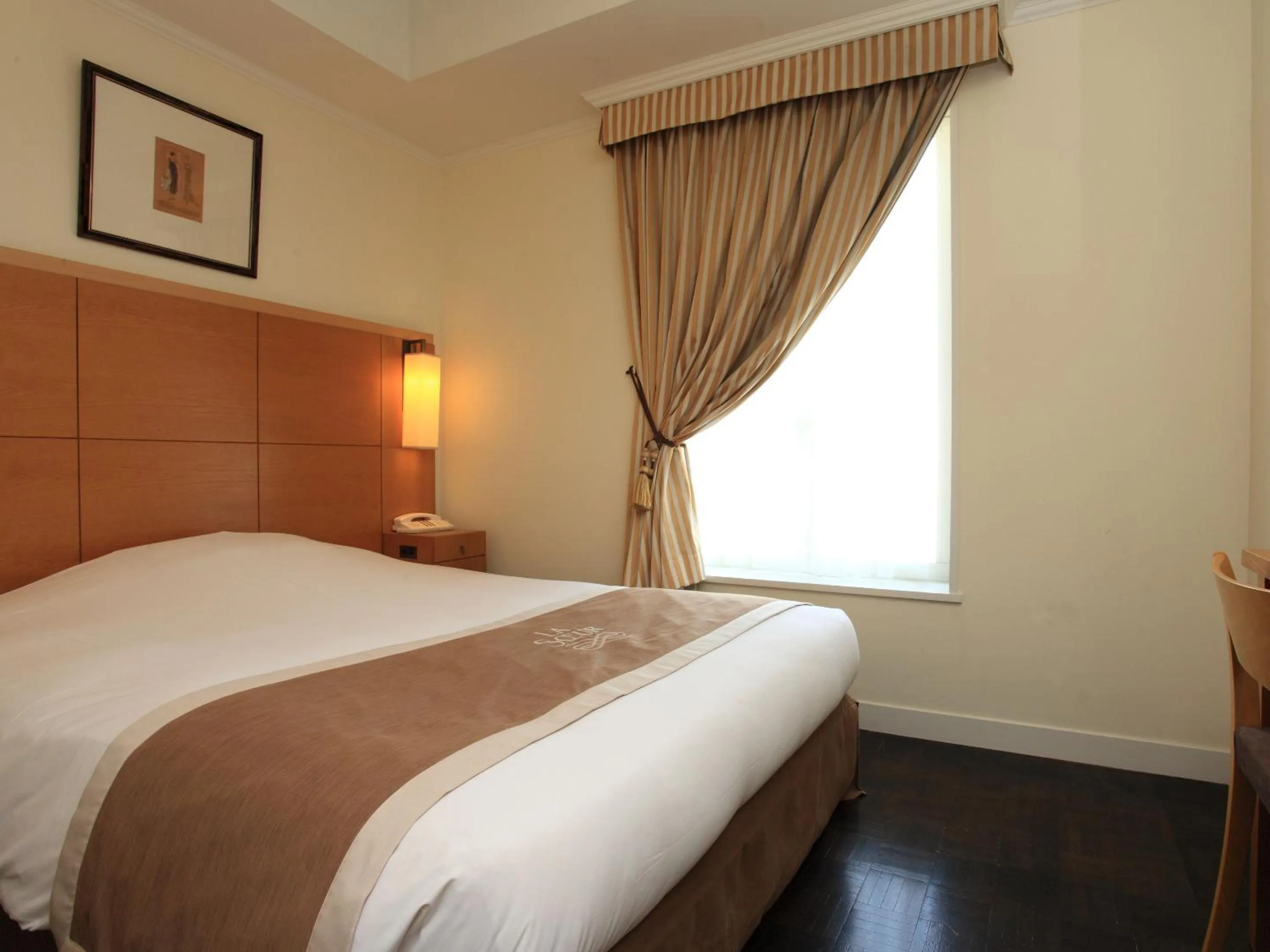 Photo of the whole room, Bed in Hotel Monterey Lasoeur Ginza