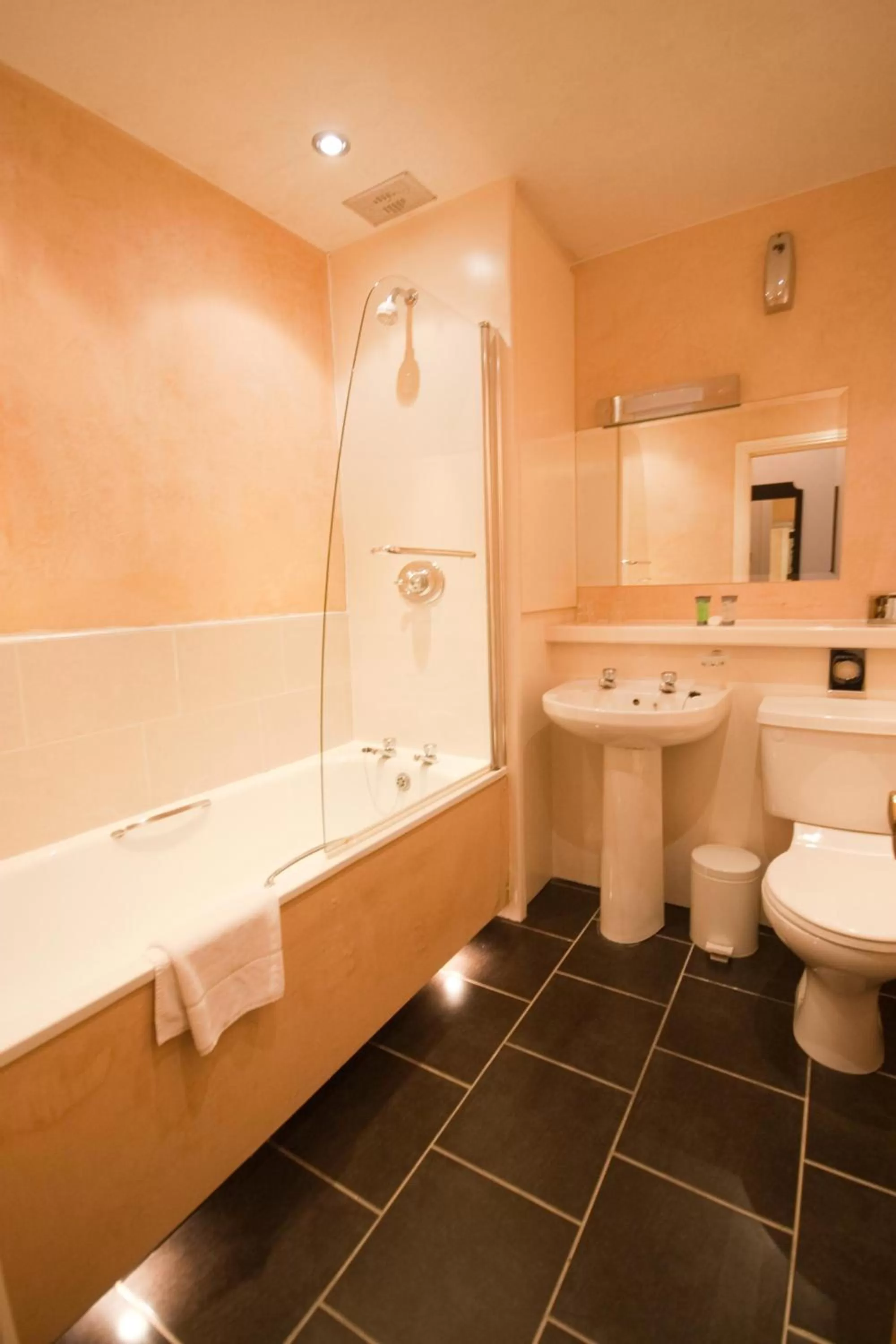 Bathroom in White Sands Hotel