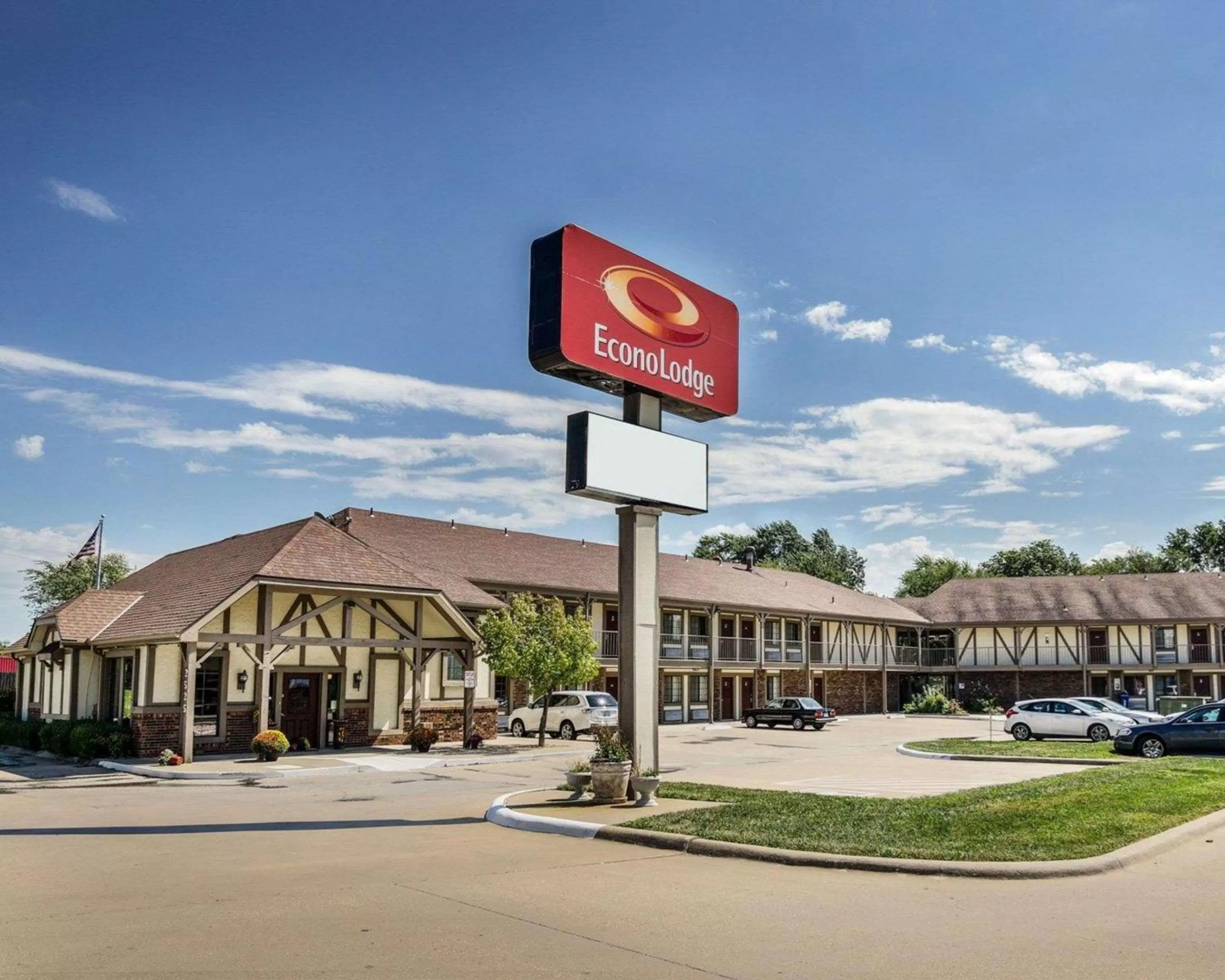 Property building in Econo Lodge University
