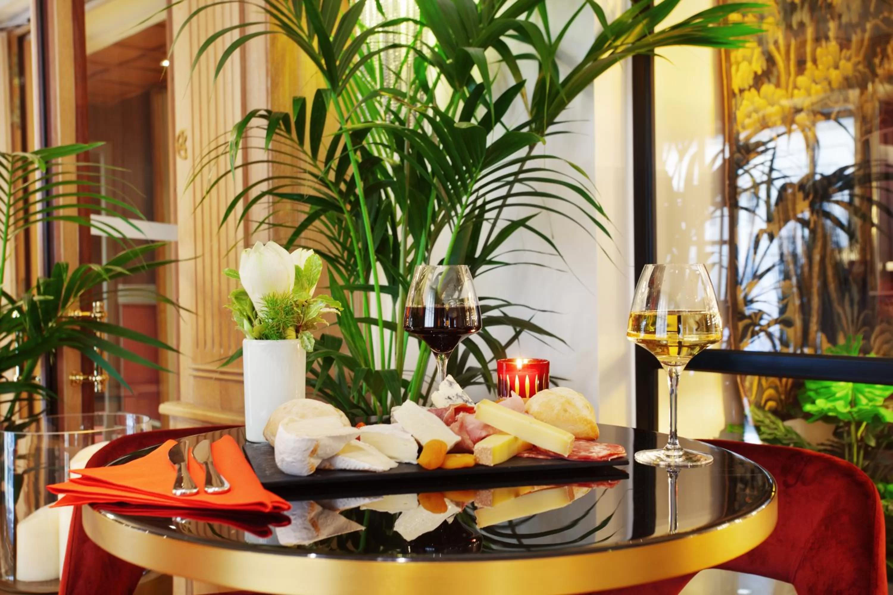 Lounge or bar in Hotel Trianon Rive Gauche