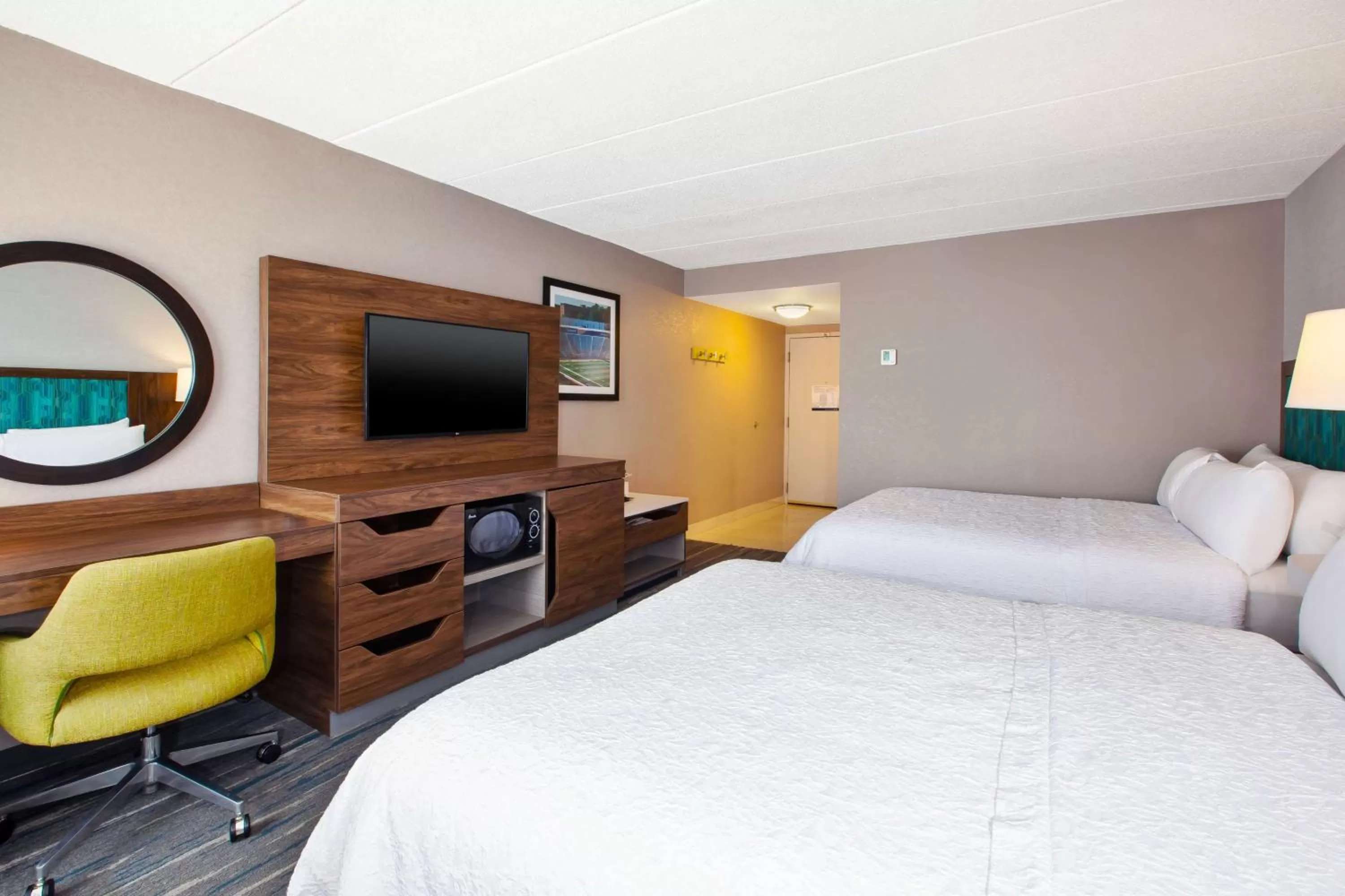 Bedroom, Bed in Hampton Inn College Park