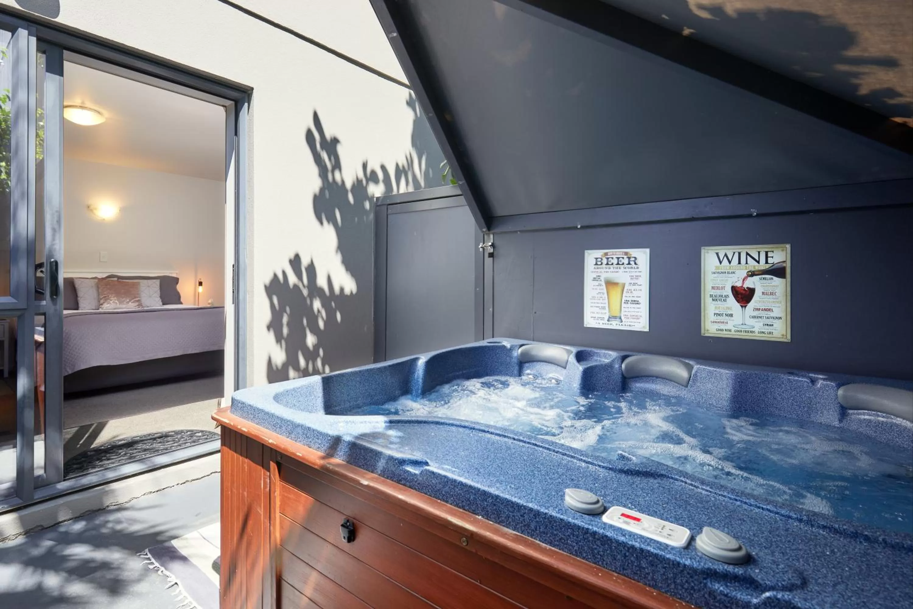 Hot Tub in Blenheim Palms Motel