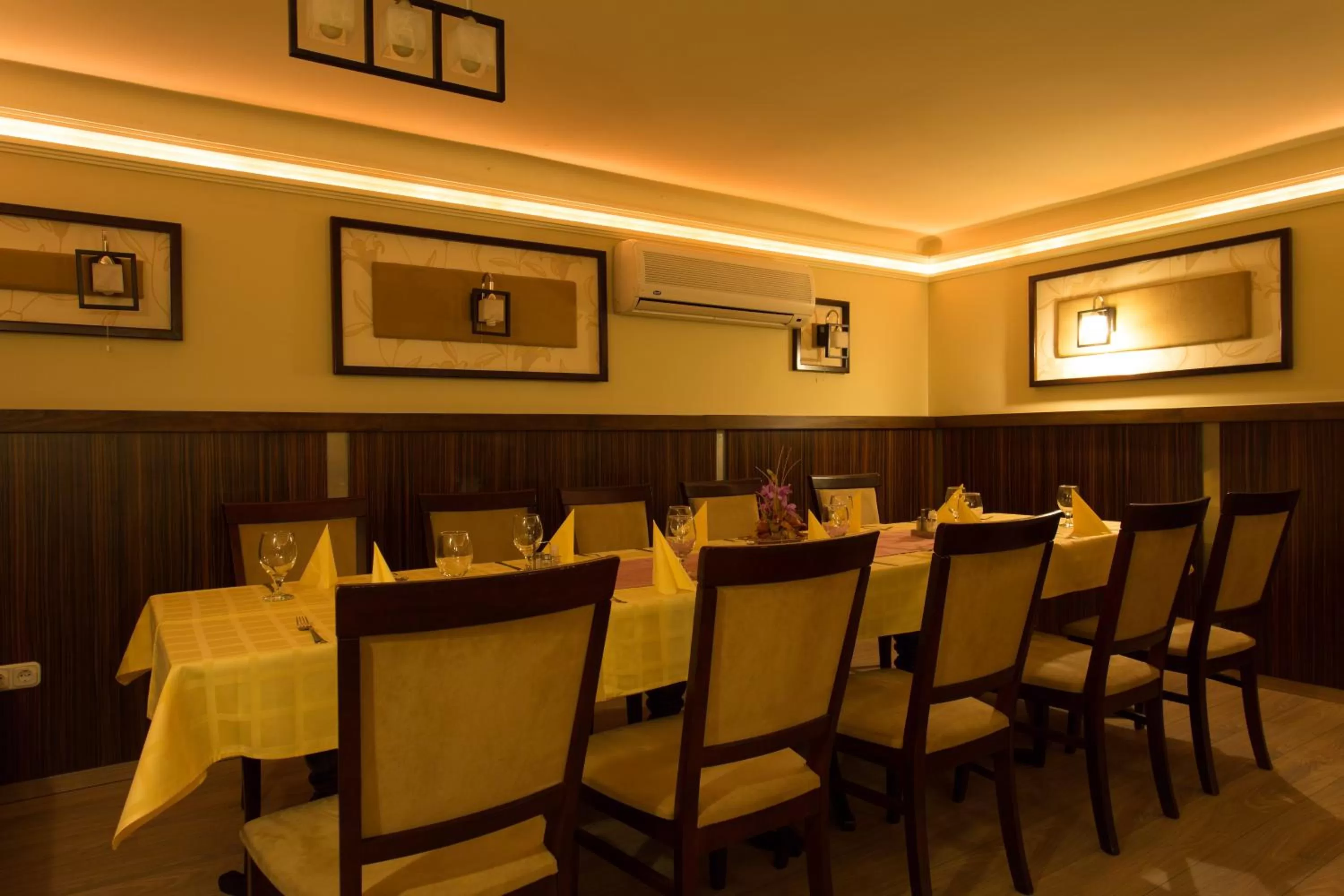 Restaurant/places to eat in Körös Panzió és Étterem