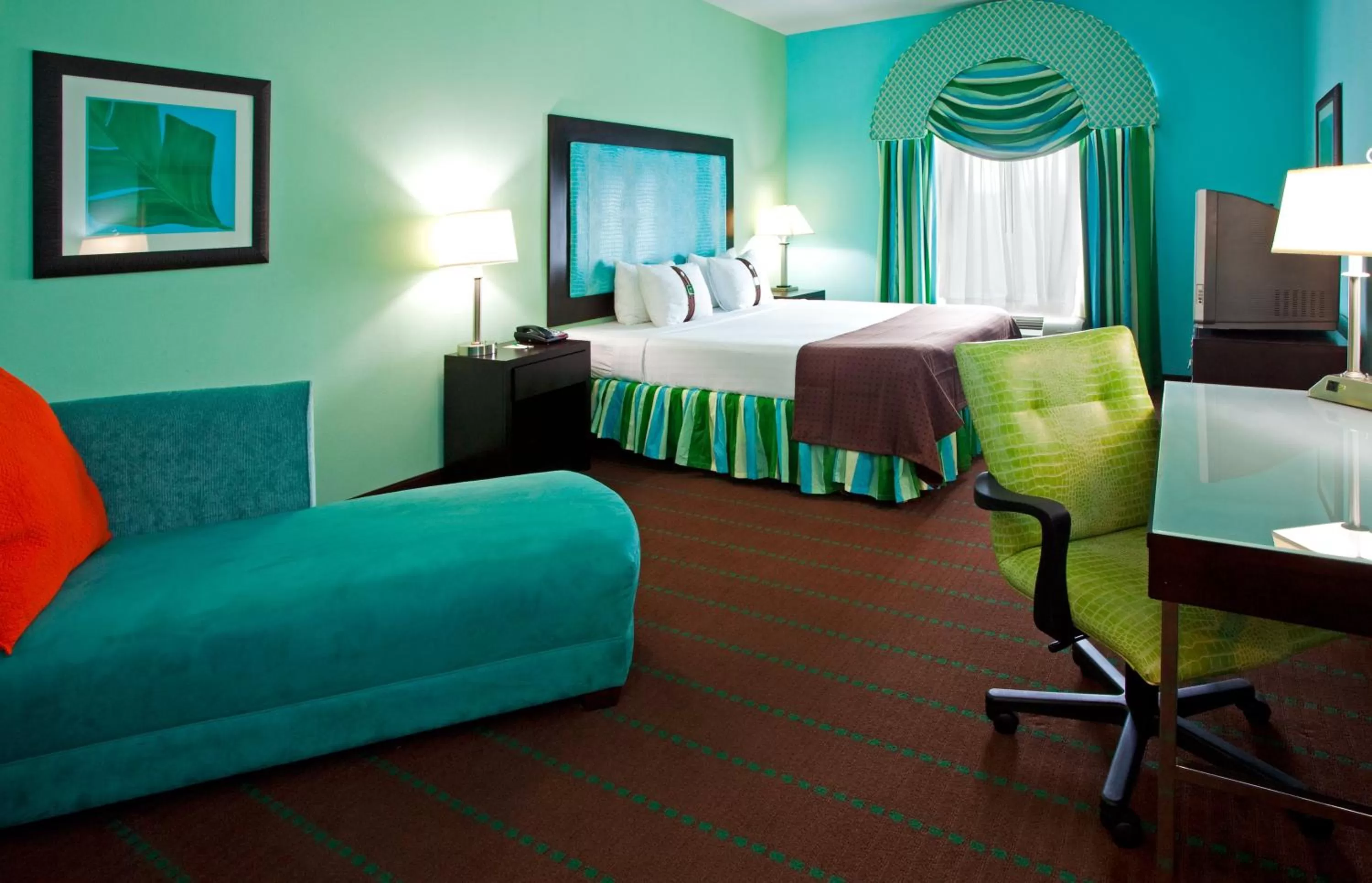 Photo of the whole room, Bed in Holiday Inn Hotel & Suites Ocala Conference Center by IHG