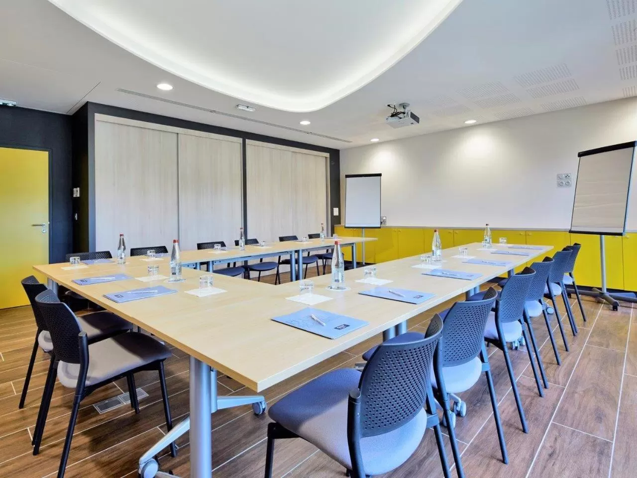 Meeting/conference room in Kyriad Prestige Pau – Palais des Sports