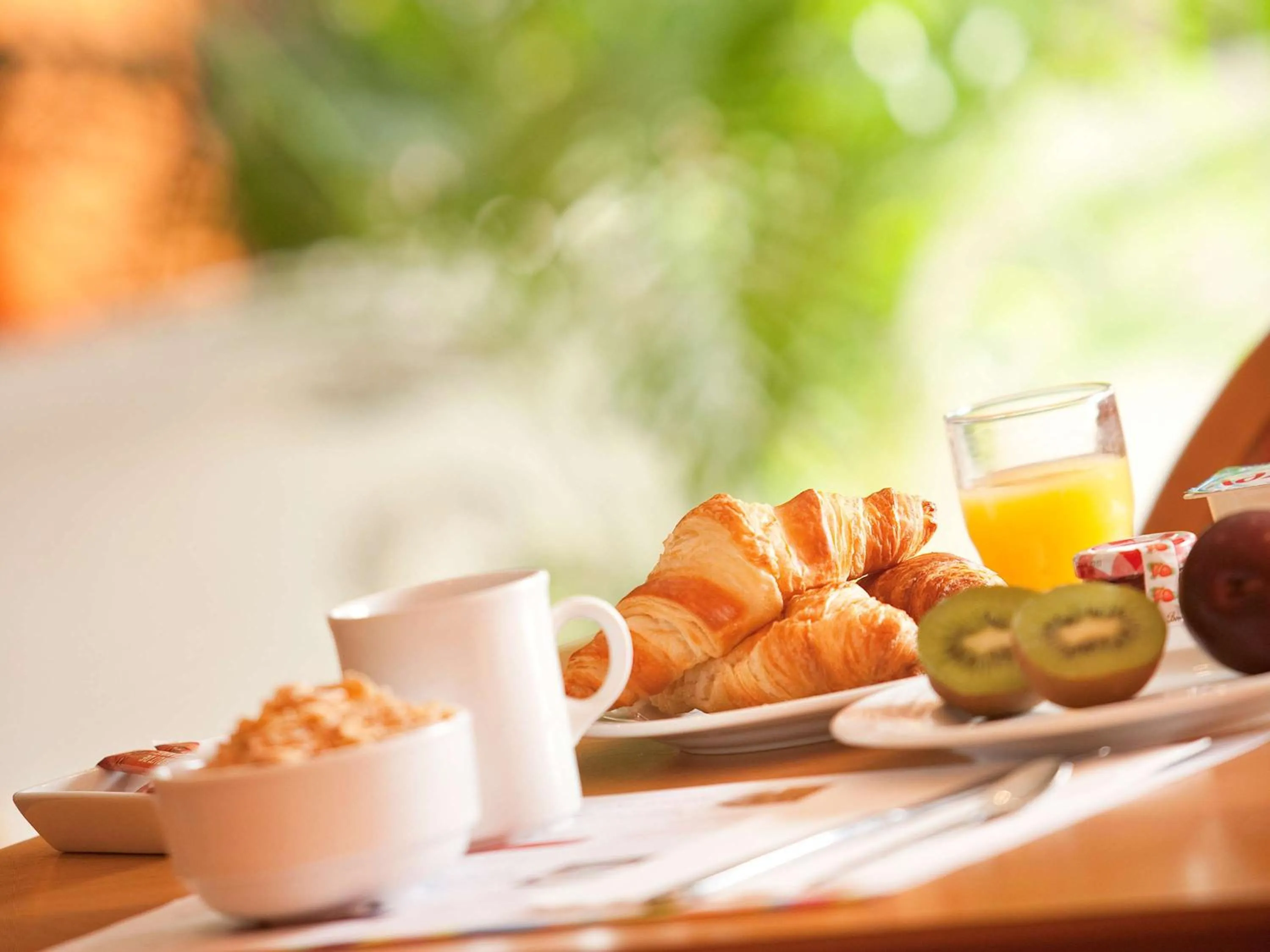 Restaurant/places to eat in ibis Styles Orléans