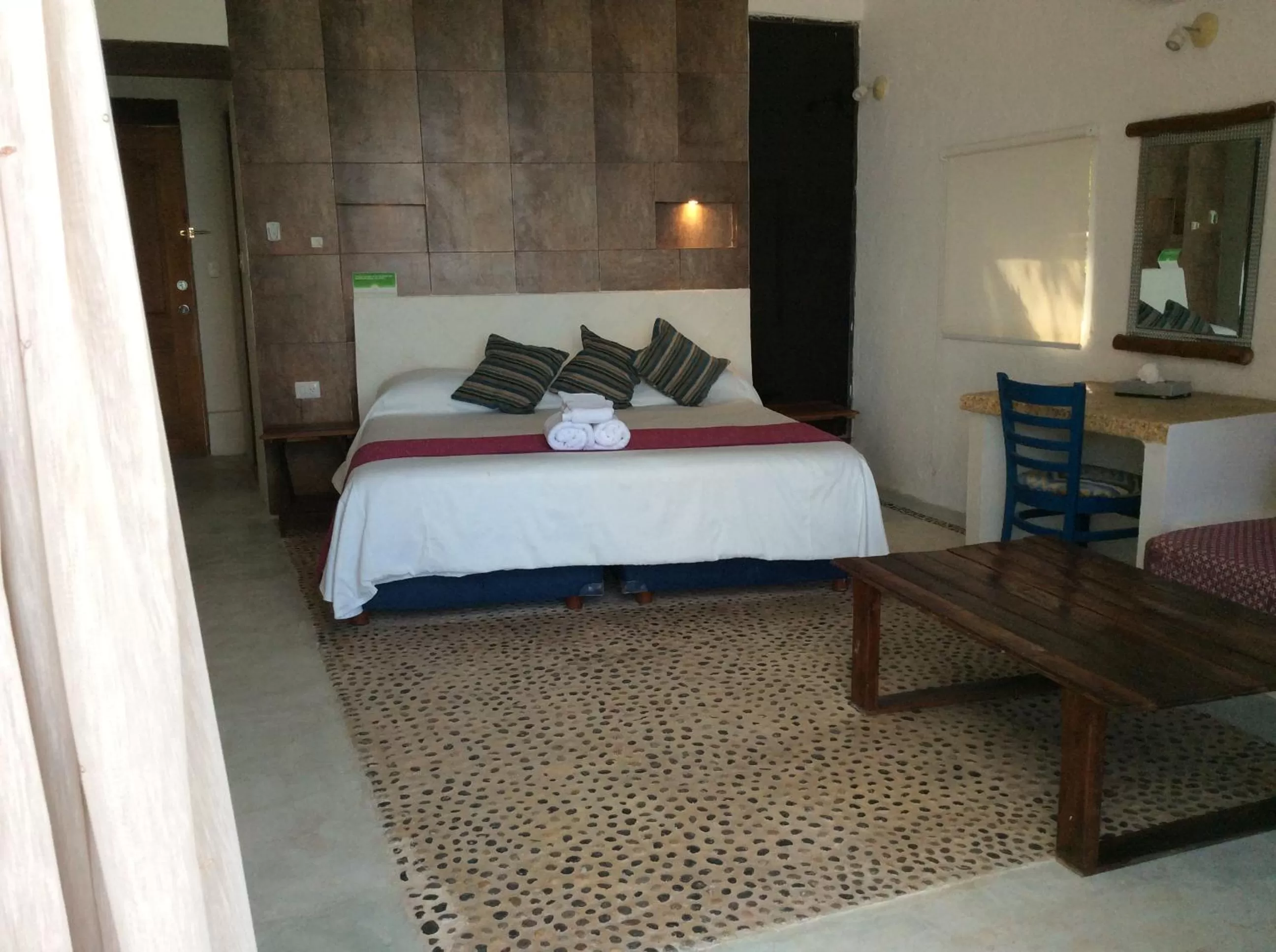 Photo of the whole room, Bed in Maria's Kan Kin