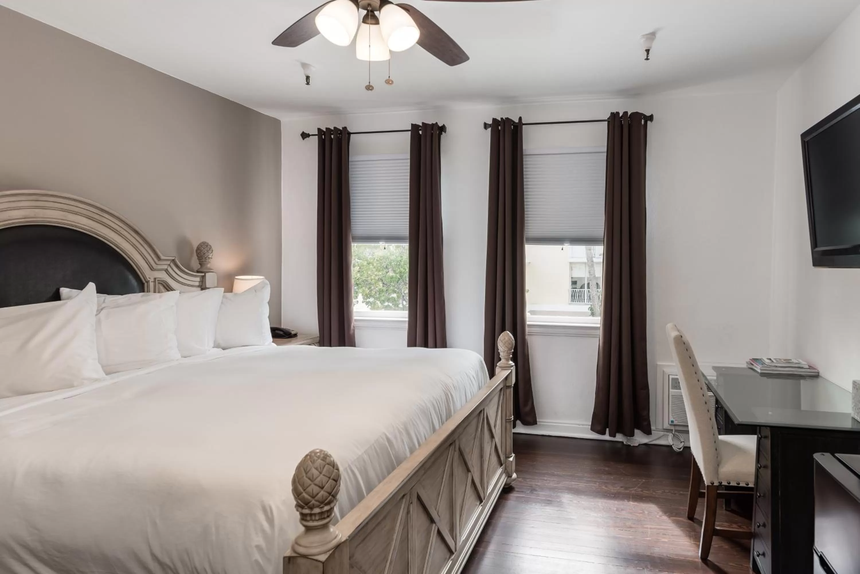 Bed in Palm Beach Historic Inn