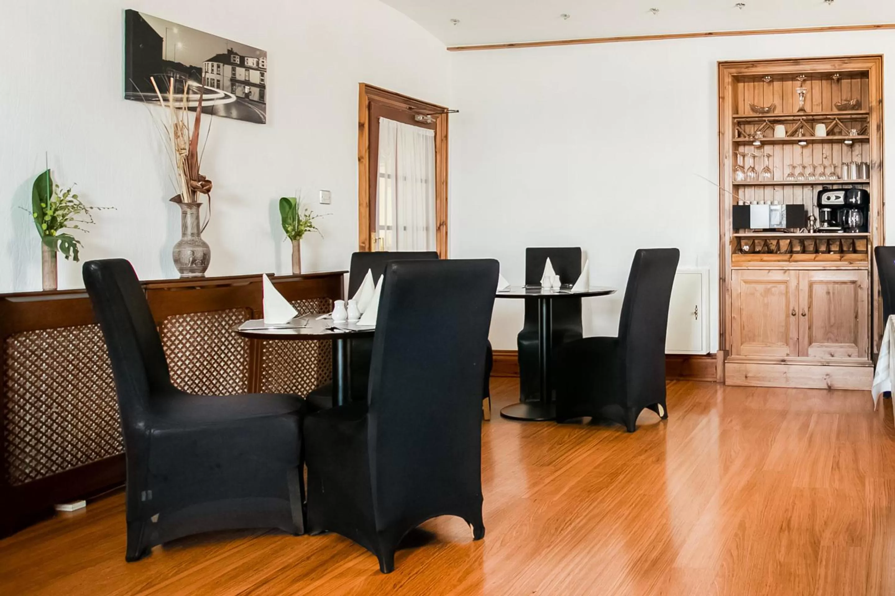 Restaurant/places to eat in Corner Hotel