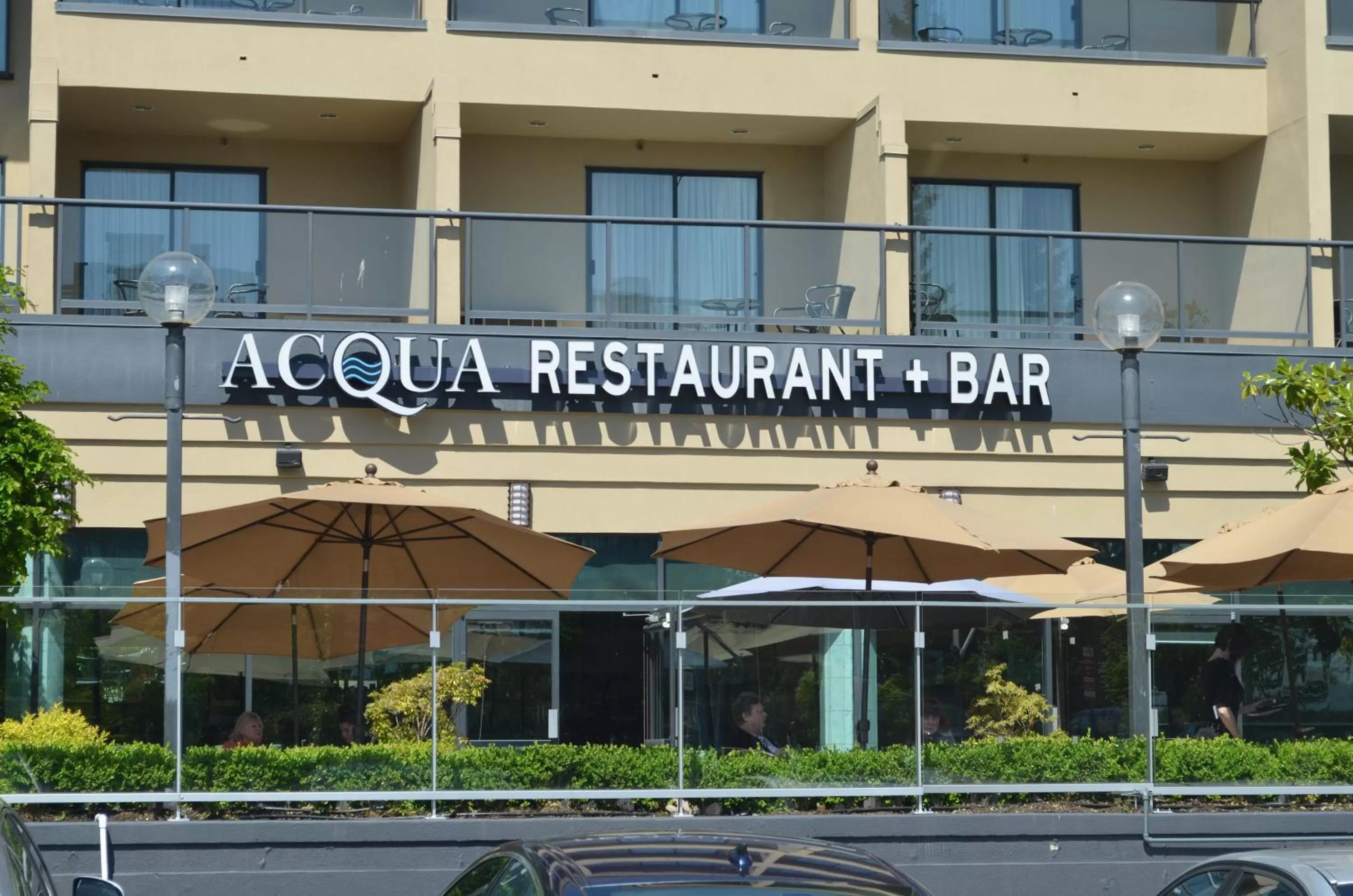 Restaurant/places to eat in Executive Suites Hotel & Conference Center, Metro Vancouver