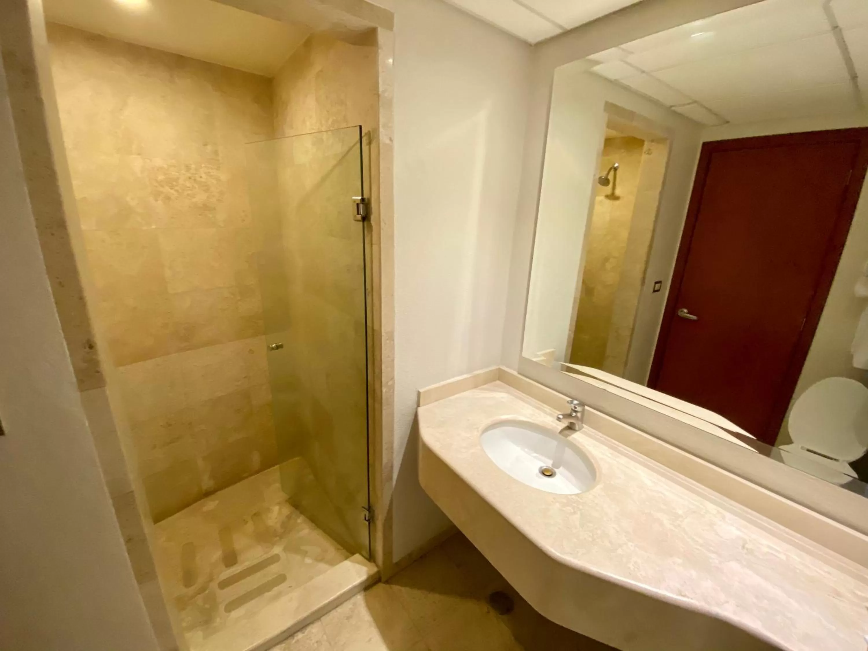 Bathroom in Hotel Mercury Inn