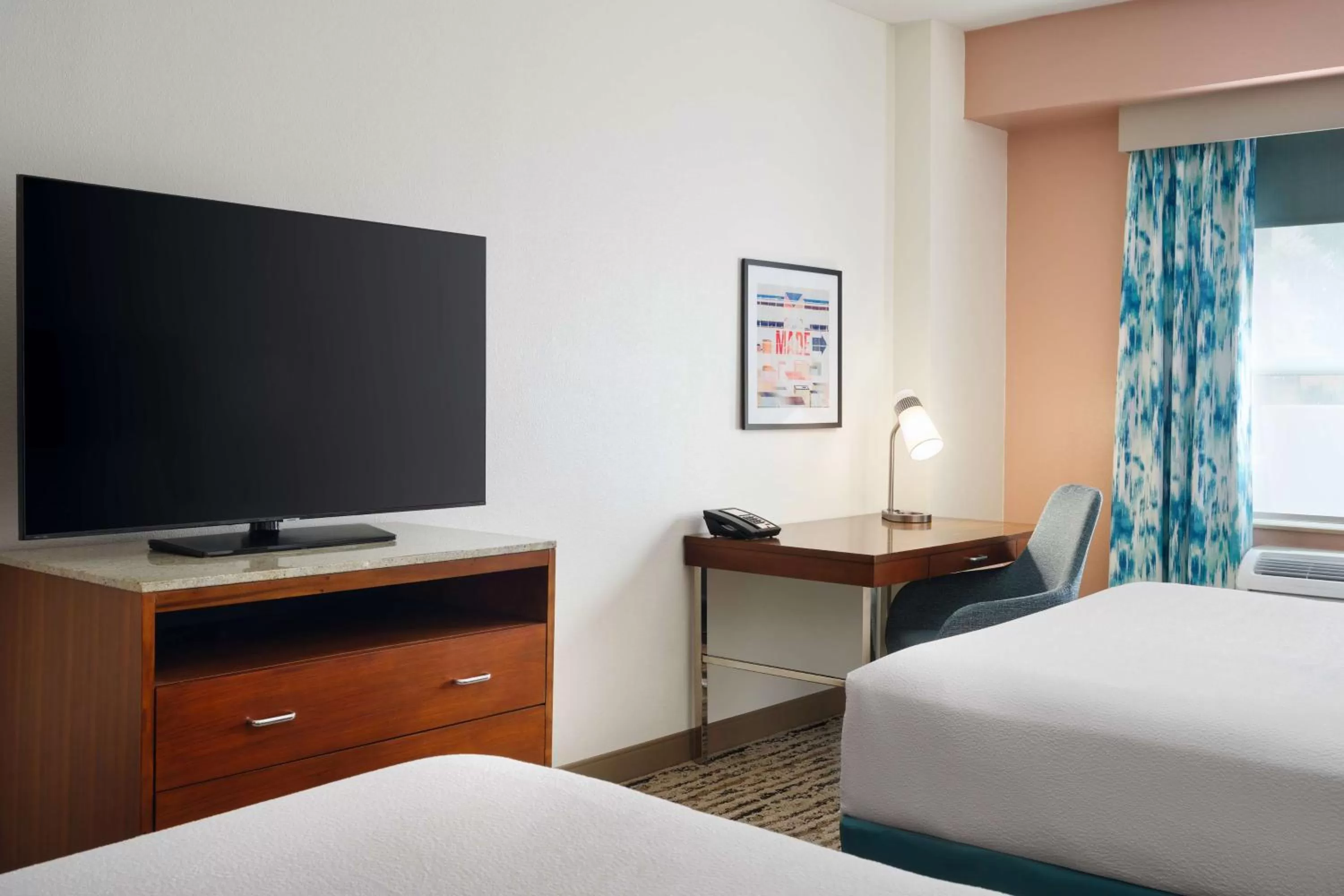 TV and multimedia, Bed in Hilton Garden Inn Atlanta Midtown