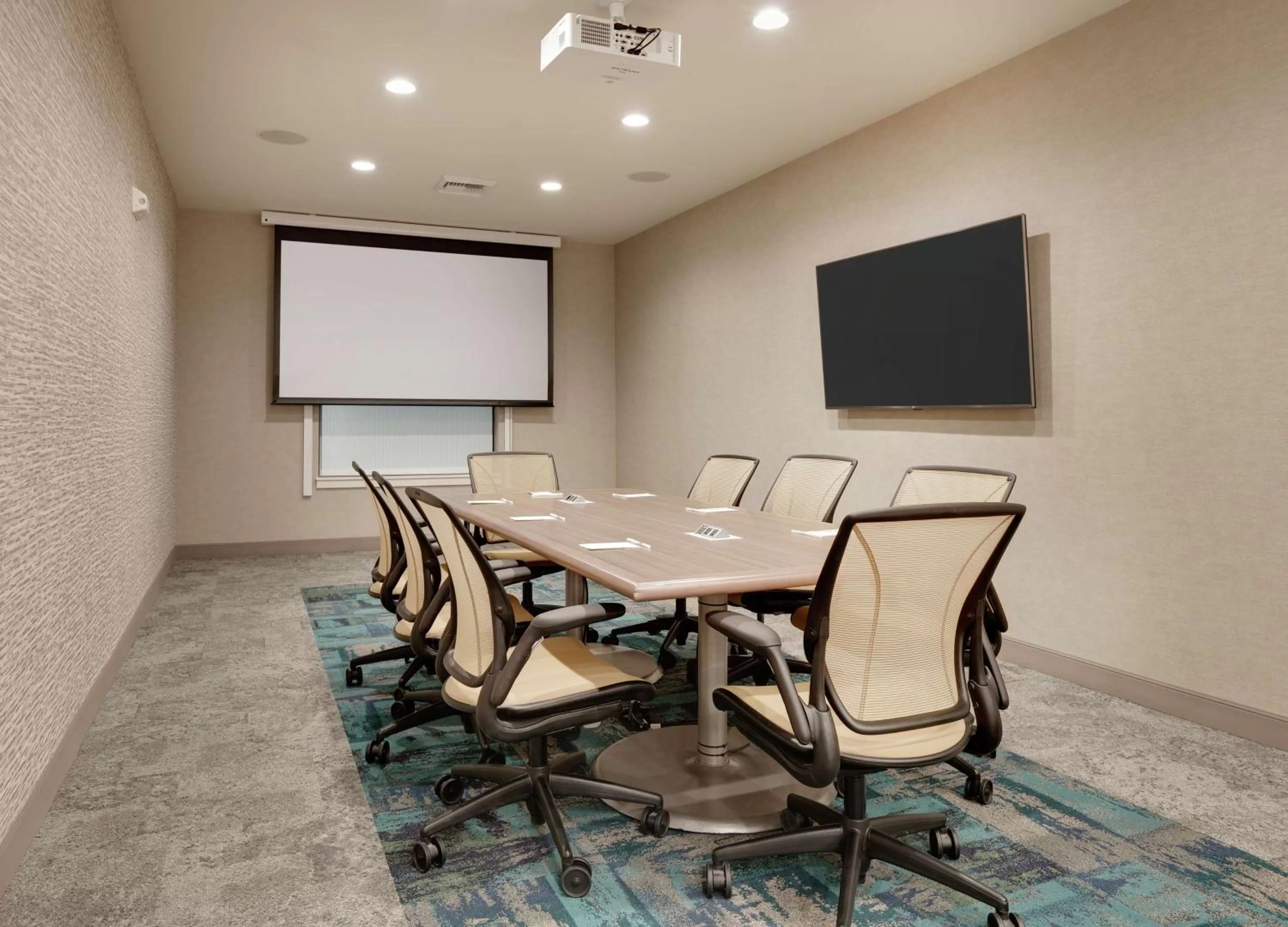 Meeting/conference room in Home2 Suites By Hilton Yakima Airport
