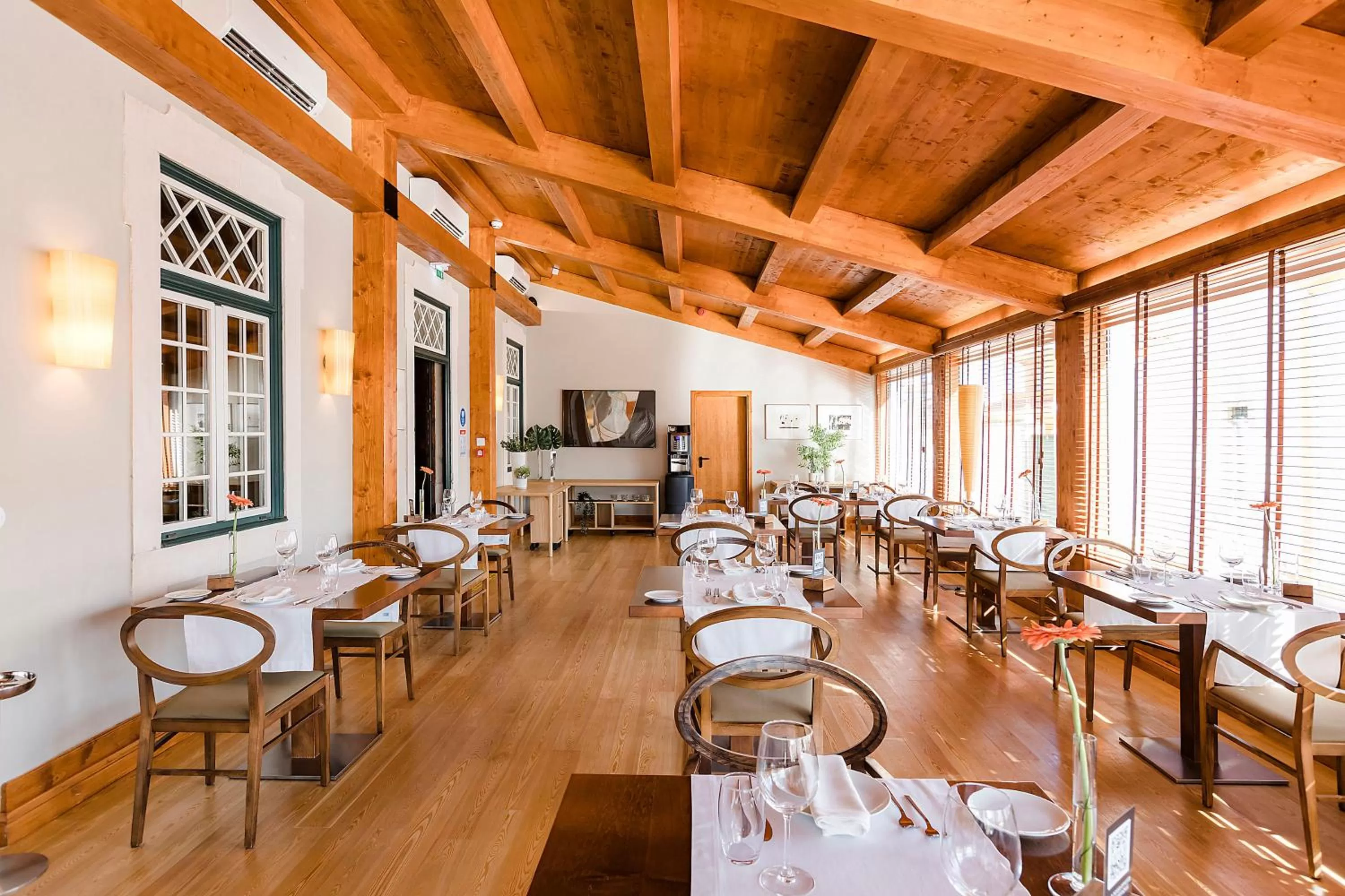 Restaurant/places to eat in Hotel Lusitano