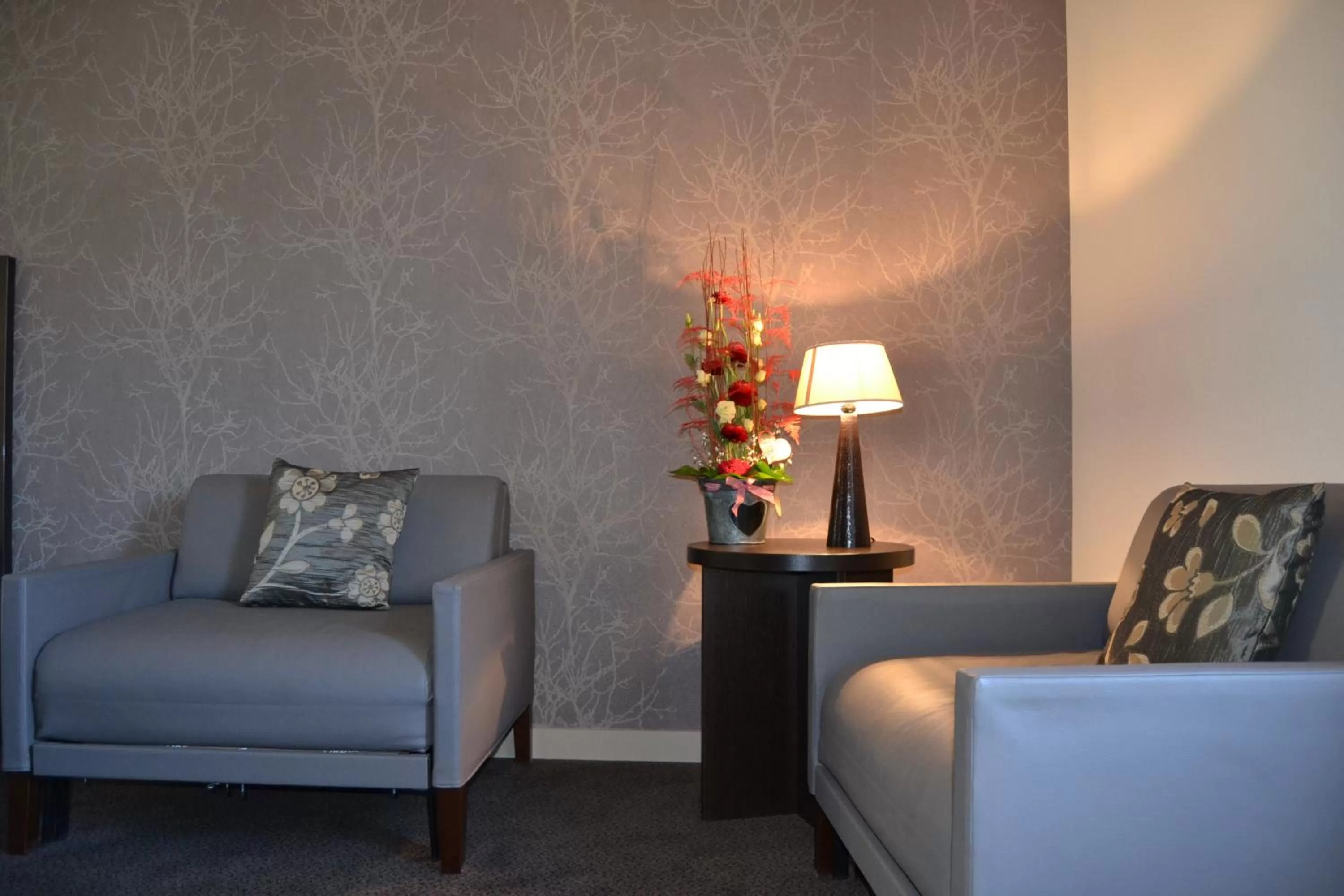 Seating area in Hotel Reine Mathilde