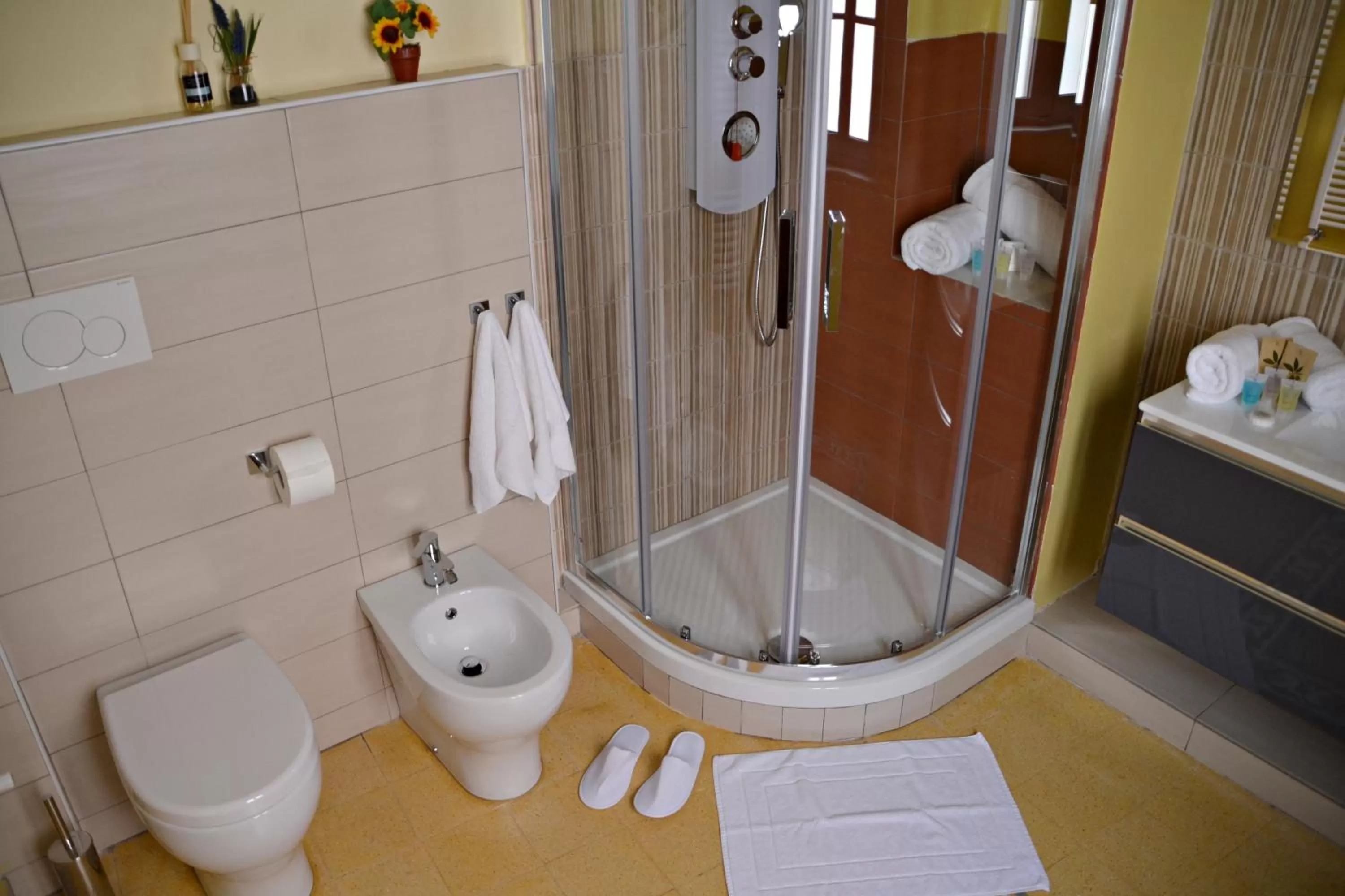 Shower in Tuscany Experience BnB